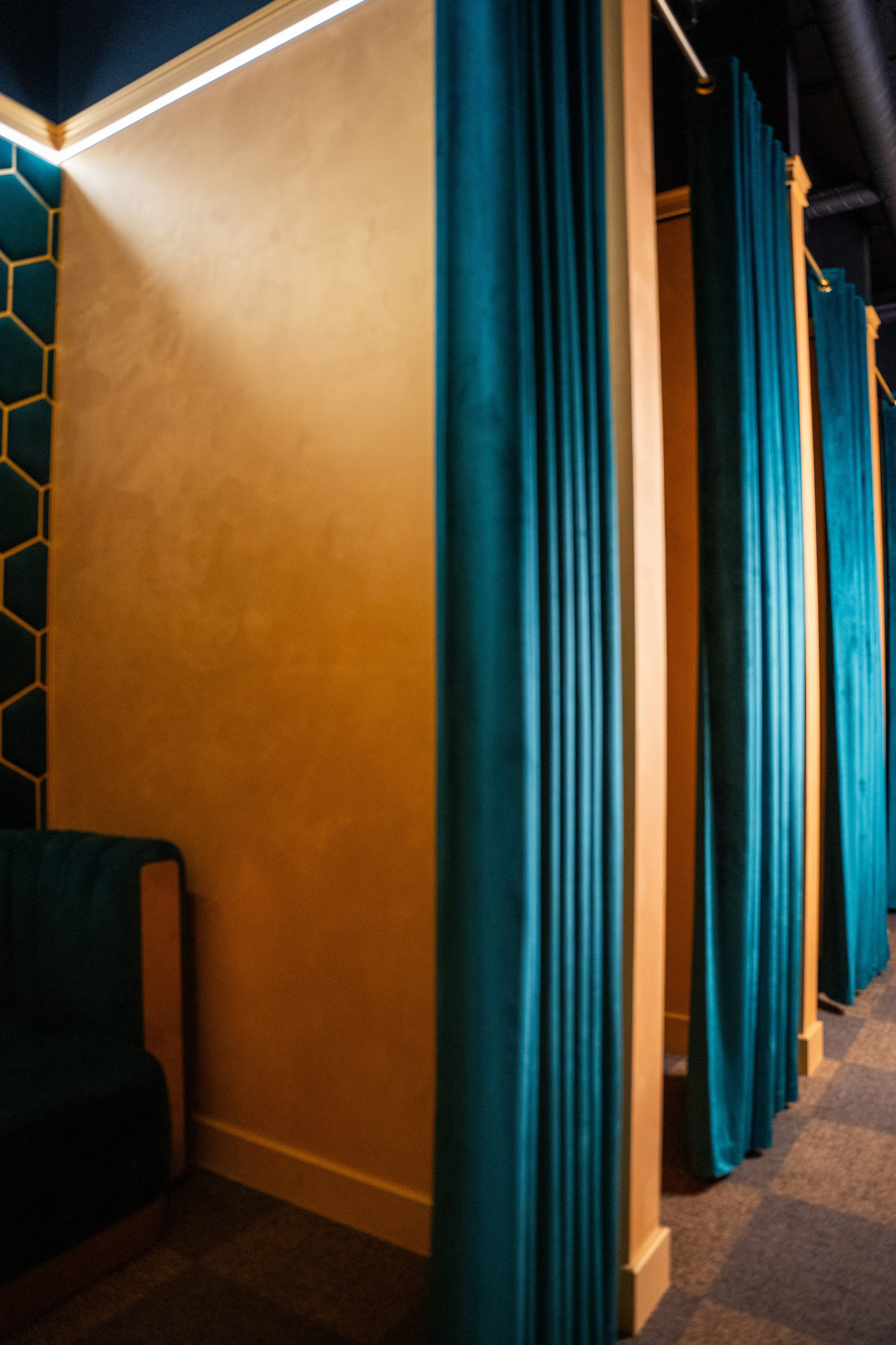 Фотосъемка интерьера стриптиз-клуба Hefner — элитный клуб Краснодара. Интерьерная фотосъемка клуба Hefner в Краснодаре — профессионально. Шедевры для Вас! Фотограф и Видеограф в Краснодаре Пахиев Руслан