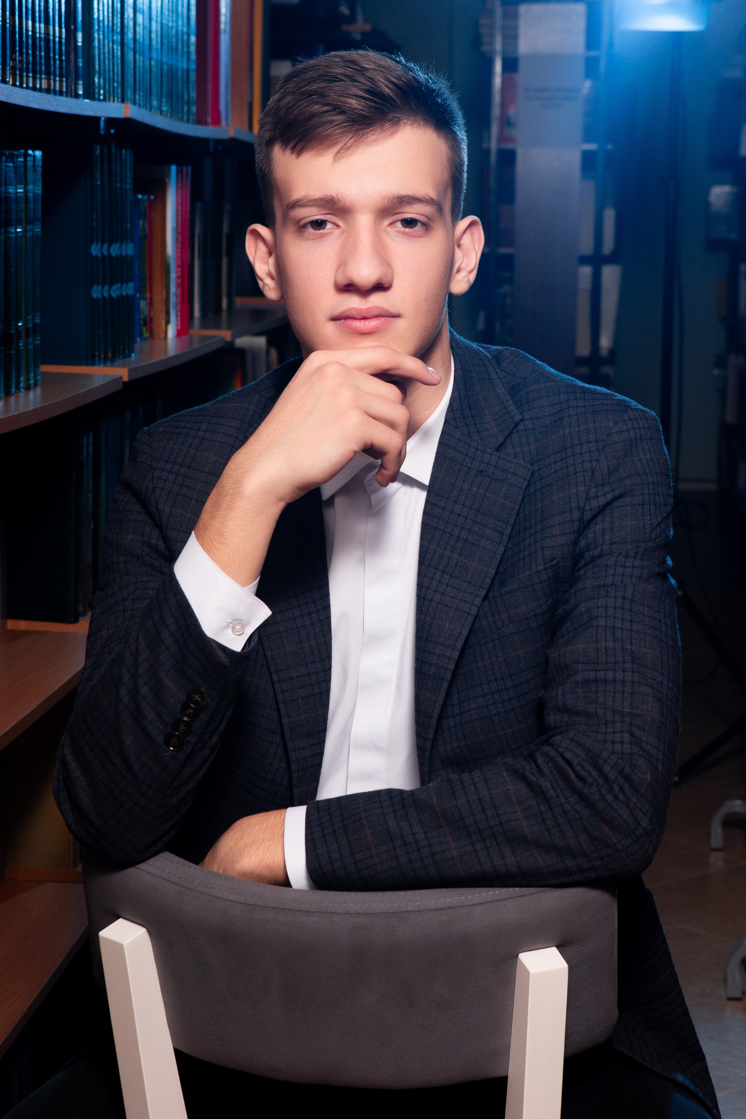 СЪЕМКА ПОРТРЕТОВ В БИБЛИОТЕКЕ ДЛЯ 11 КЛАССОВ-1. ТВОЙ АЛЬБОМ / ТВОИ ПРАВИЛА