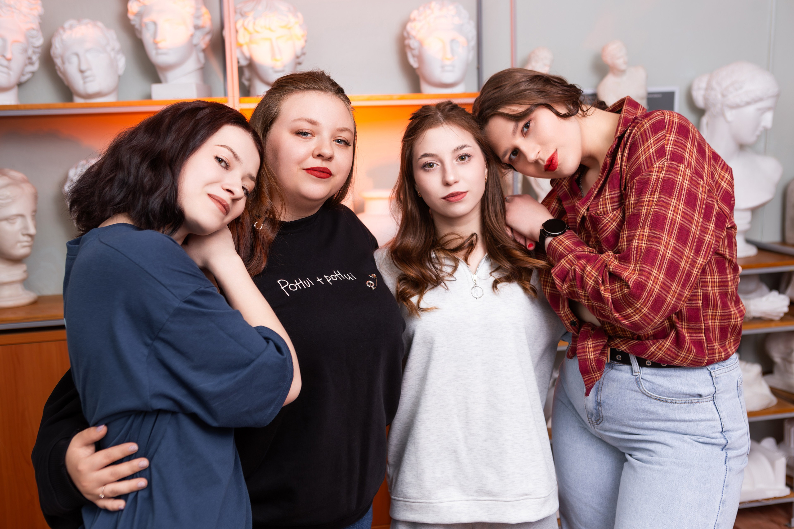 ФОТОСЕССИЯ В АУДИТОРИИ ДЛЯ БУДУЩИХ УЧИТЕЛЕЙ — выпускников Чернского профессионально-педагогического колледжа. ТВОЙ АЛЬБОМ / ТВОИ ПРАВИЛА