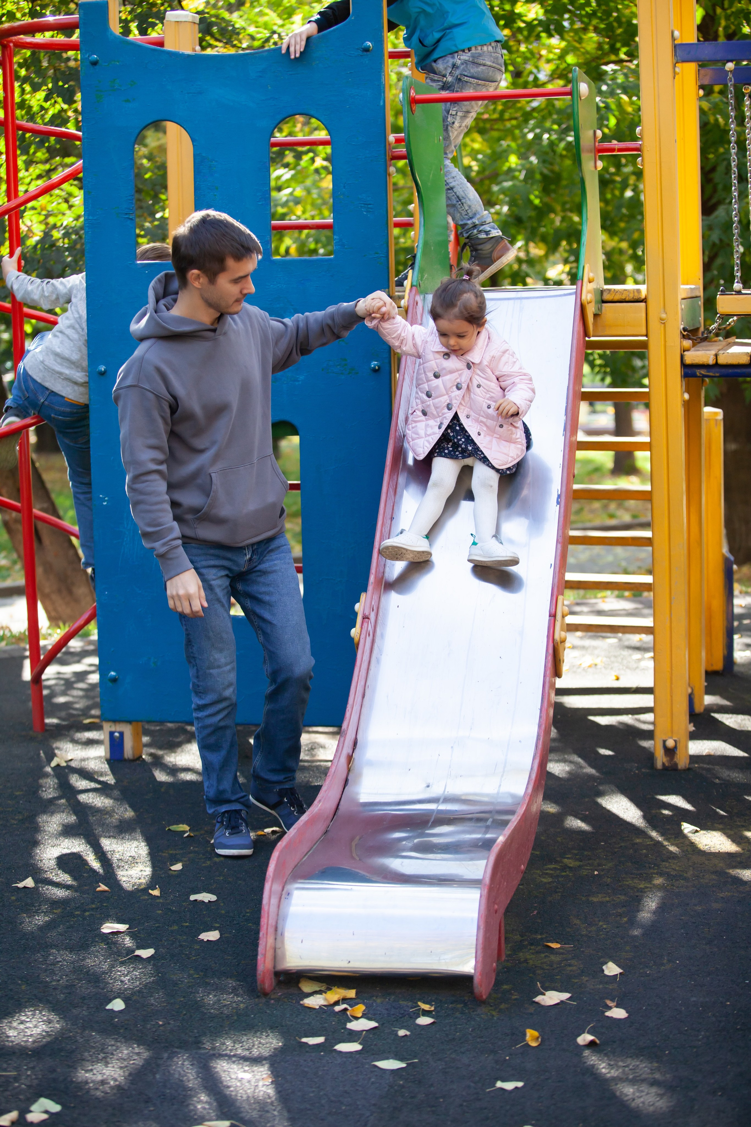 Семейная фотосъемка в саду Баумана. Фотографы в Москве Светлана Устинова и Сергей Грачев
