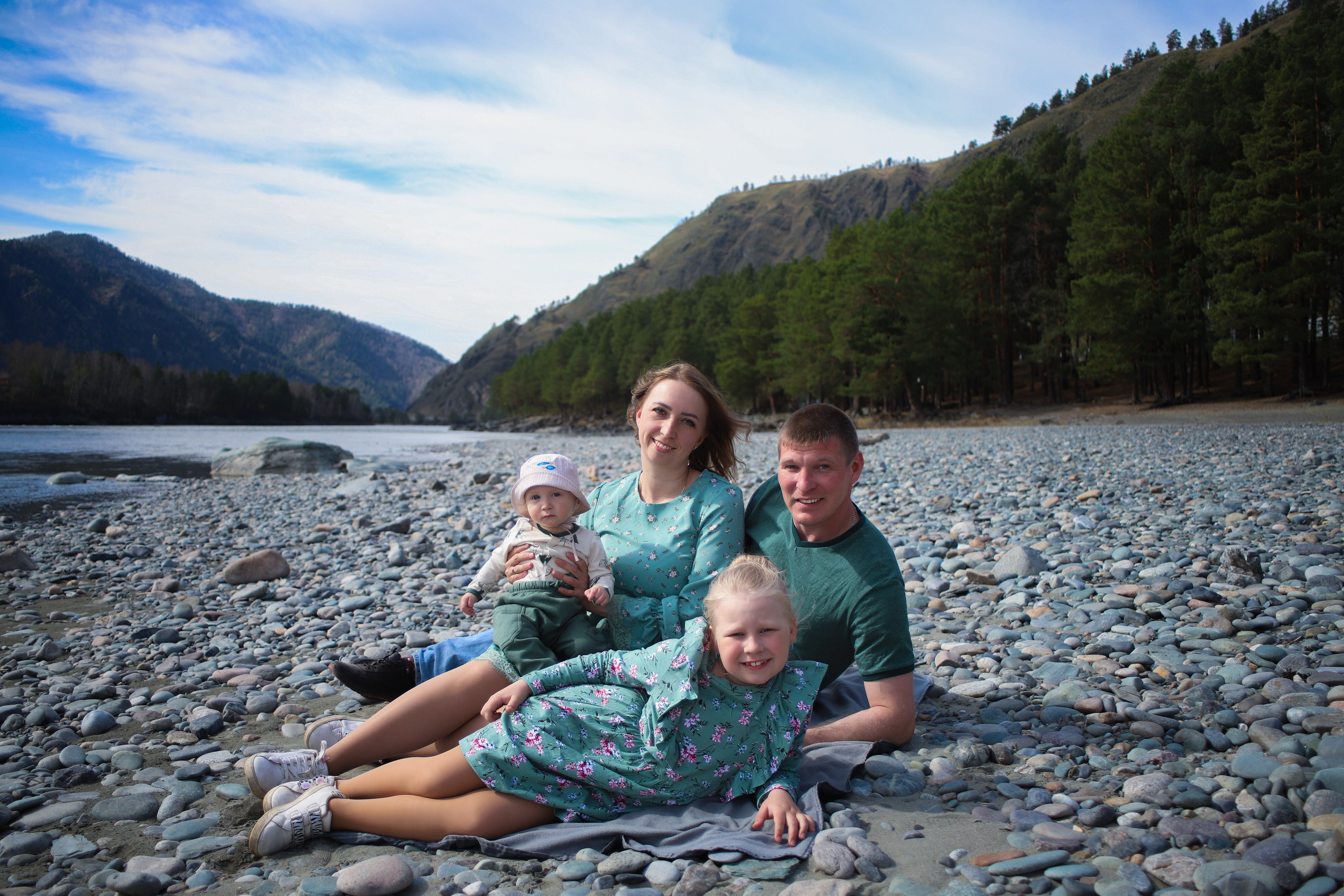 Анна & семья. Фотограф Нина Брандт в Горном Алтае