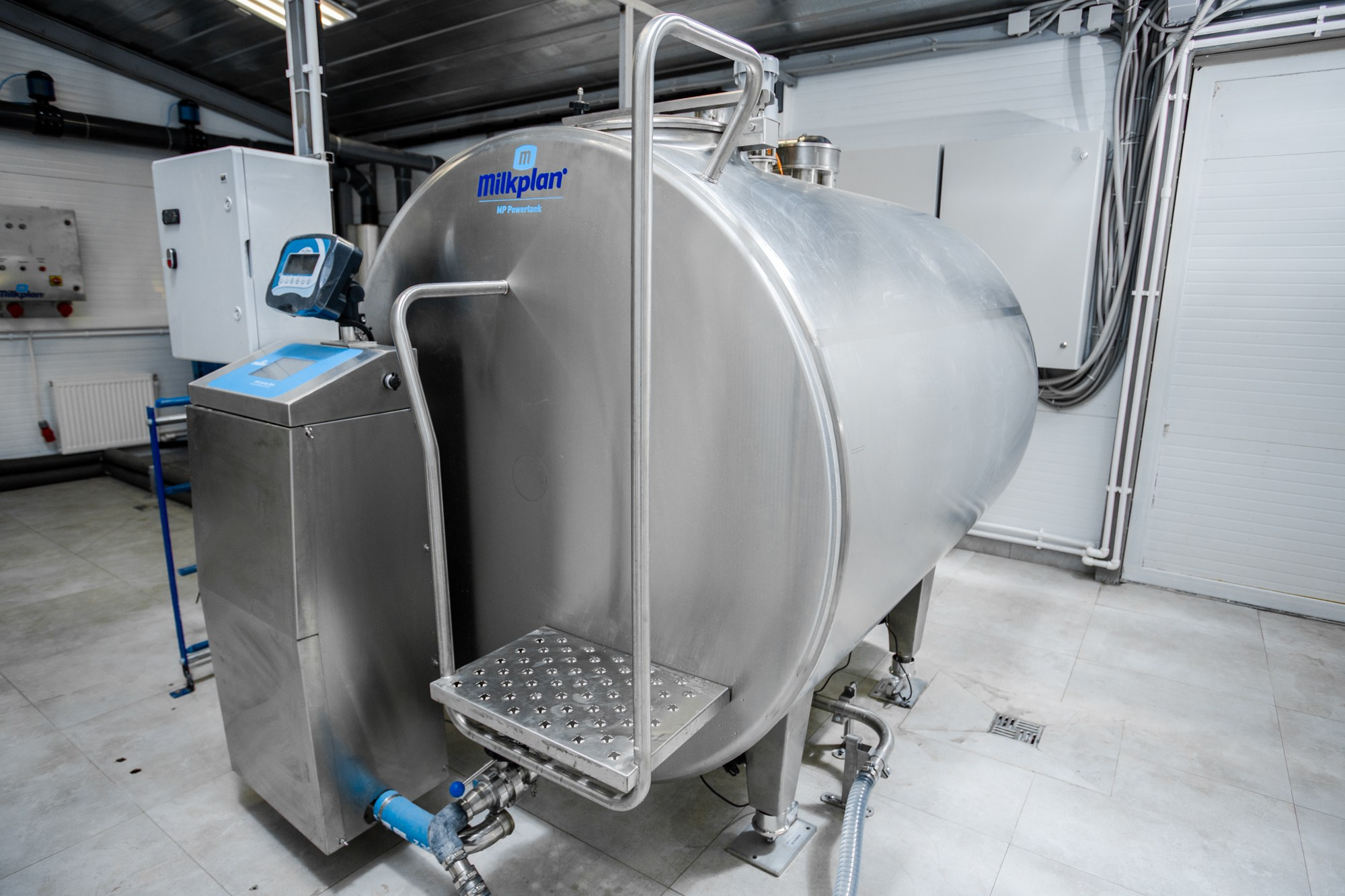 Оборудование хранения молока. Репортажный, промышленный и маркетплейс-фотограф Дмитрий Чернат
