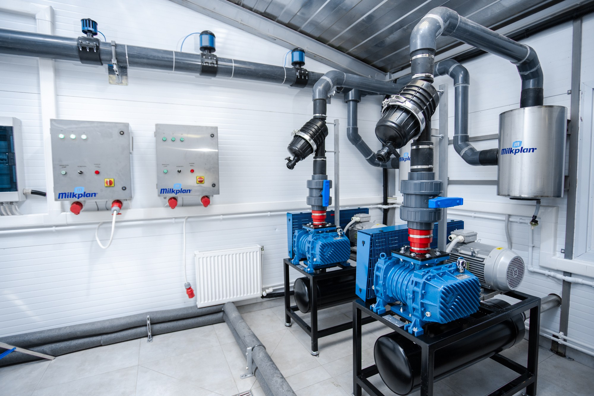 Оборудование хранения молока. Репортажный, промышленный и маркетплейс-фотограф Дмитрий Чернат