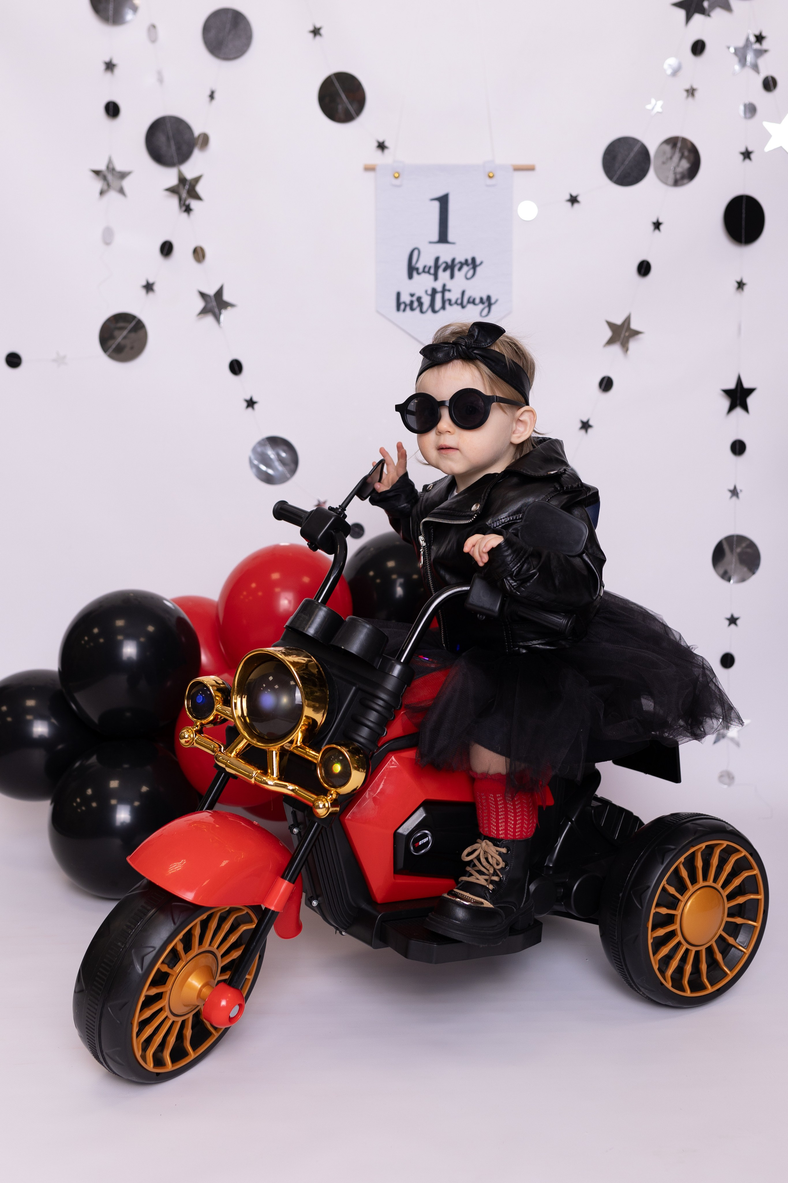 Фотозона с мотоциклом. Фотограф новорожденных. Детский и семейный фотограф Марьяна Юдина