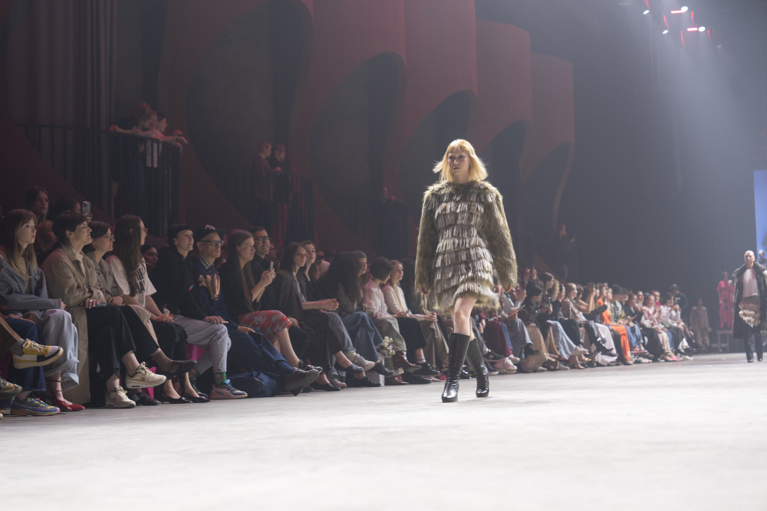 Показ Школы дизайна НИУ ВШЭ. Фотограф Николай Прокофьев модельные тесты в Москве