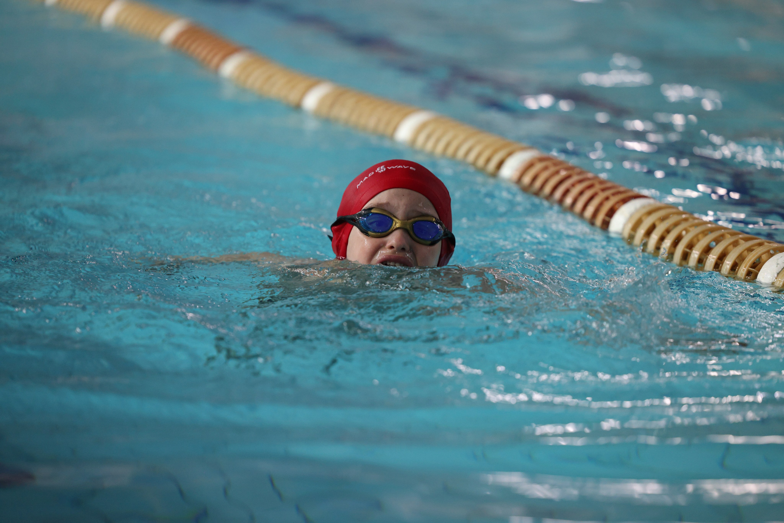 Веселый дельфин. Плавание. Дети 8-9 лет. Фотограф Александр Заломаев