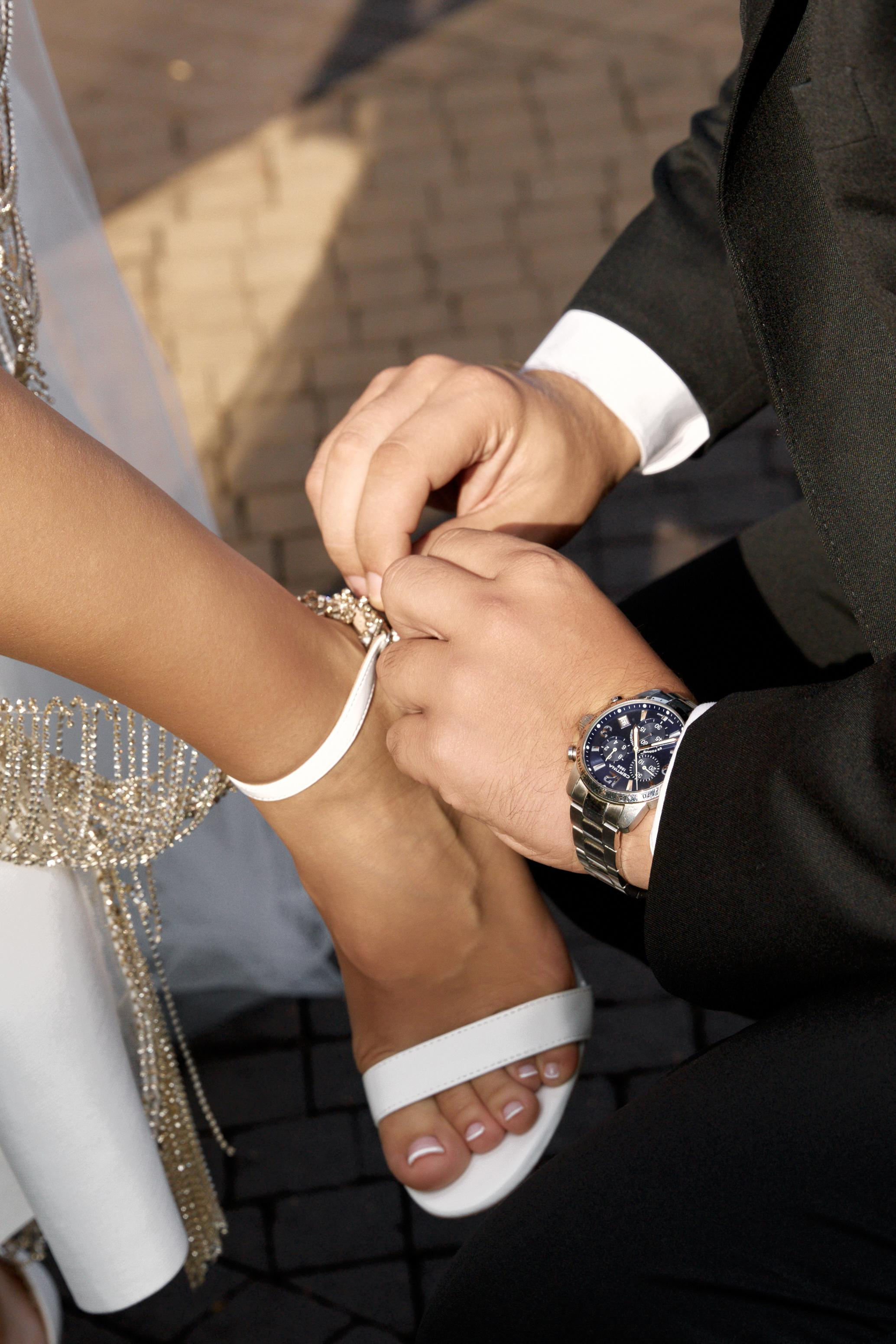 Запишитесь на фотосессию прямо сейчас и создайте вечные воспоминания о своем особом дне!