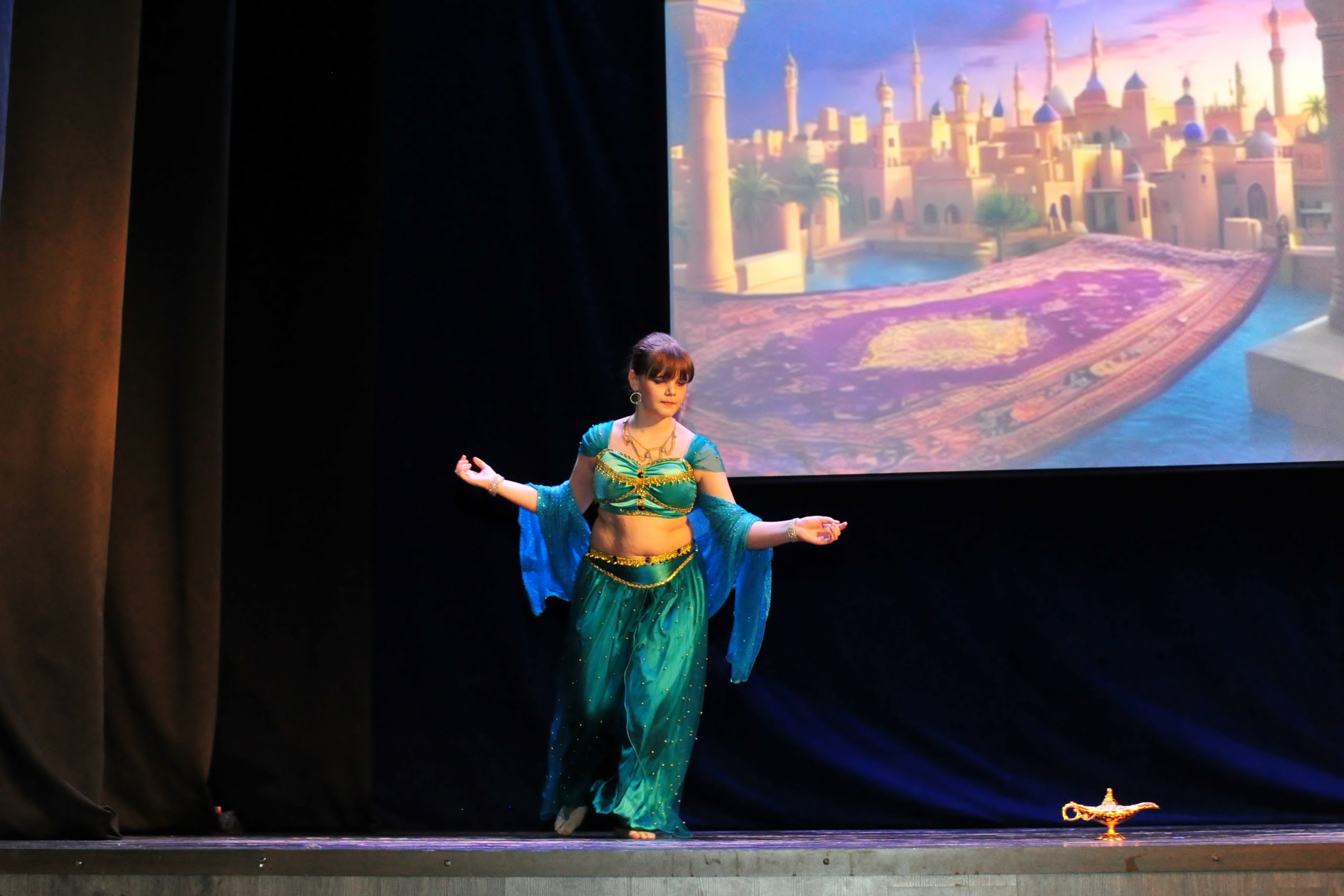 Девочка с Волшебной Лампой Алладина