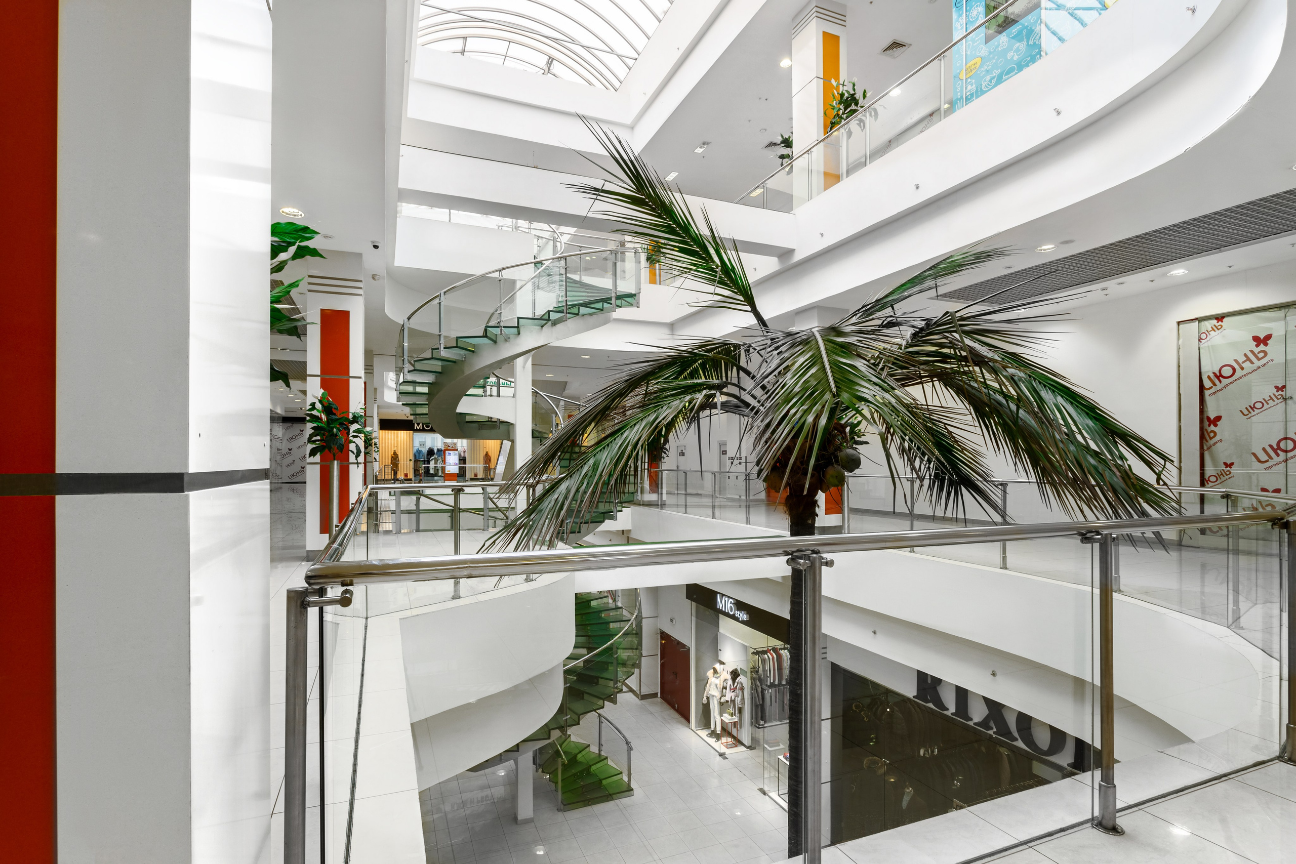 Фотосъмка ТРЦ «Июнь». Интерьерный фотограф и ретушер в Красноярске Денис Антропов