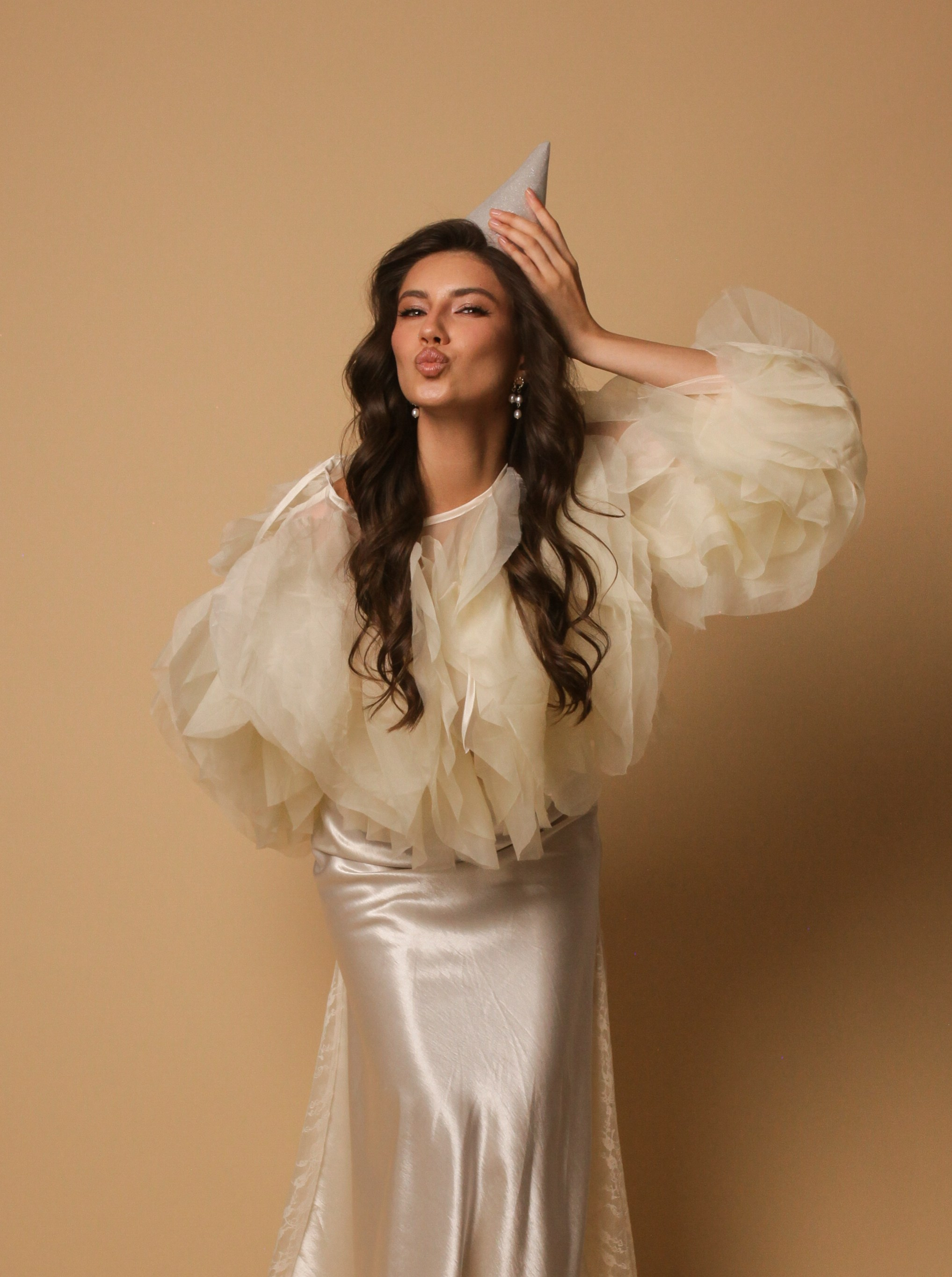 БЕЖЕВЫЙ ФОН | АВТОПОРТРЕТНАЯ. YourSelf.photostudio | автопортретная фотостудия ТОЛЬЯТТИ