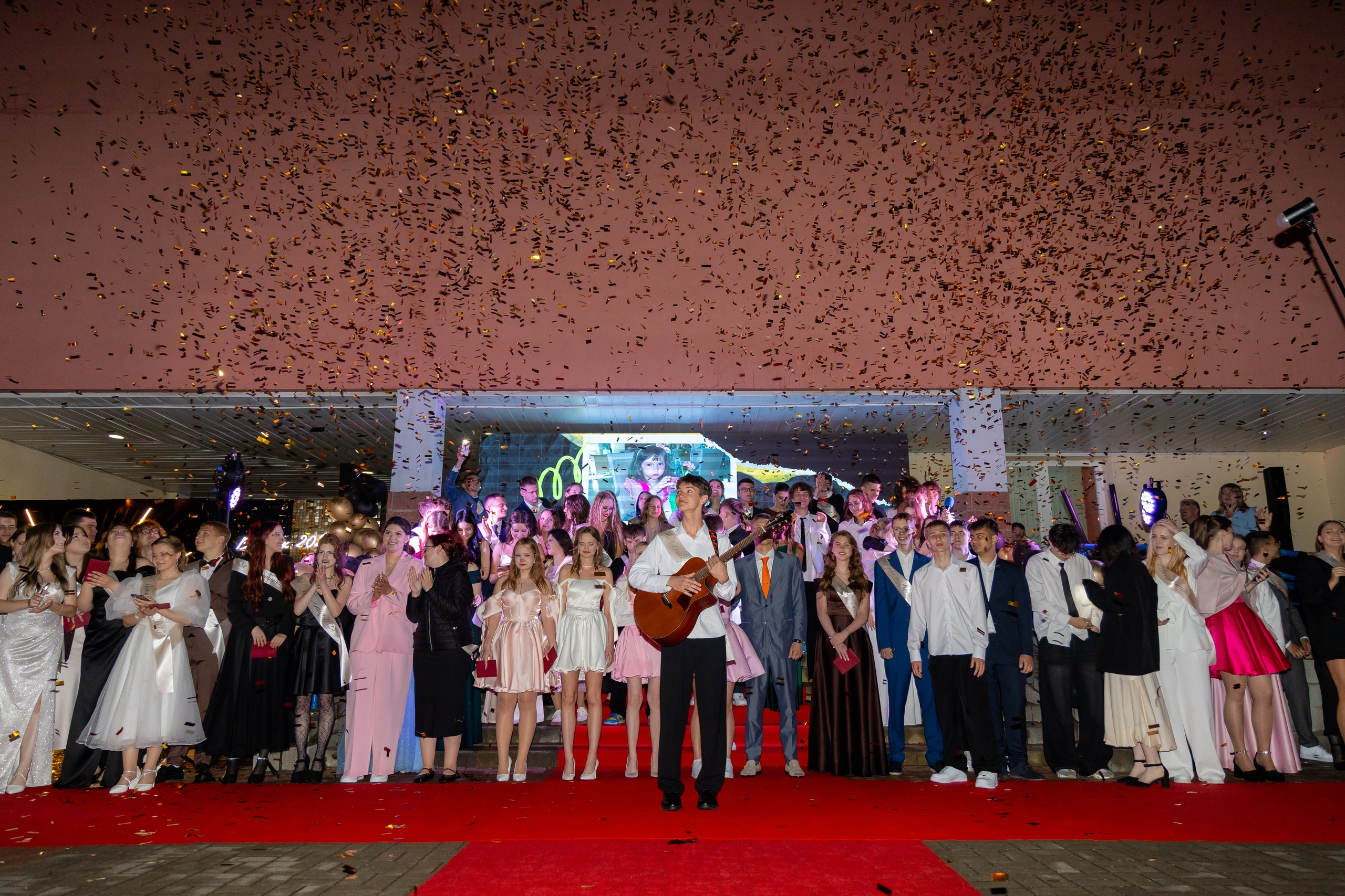 Школьный выпускной 2025 год в Минске, Беларуси. Свадебный фотограф в Минске/Беларуси Сергей Спиридонов