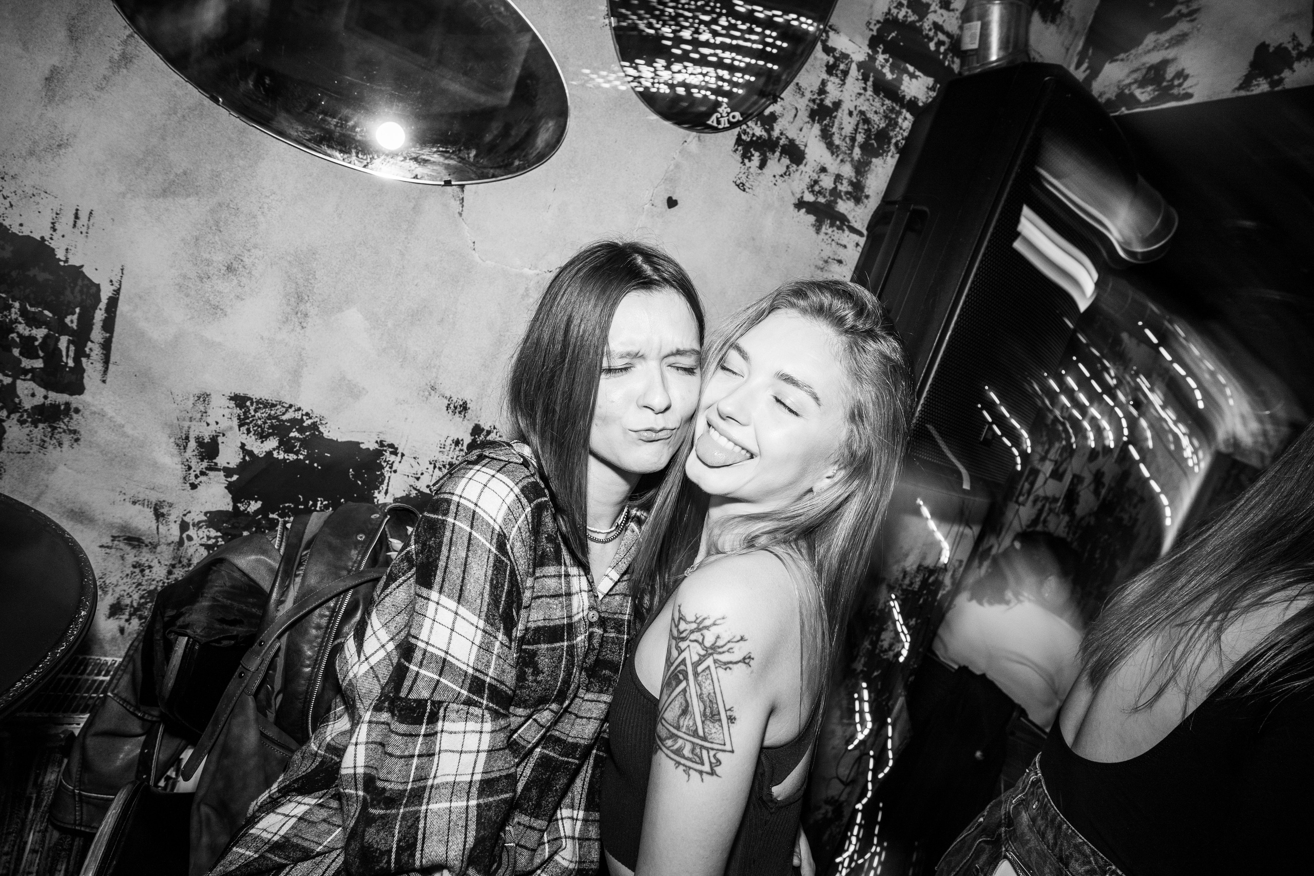 Из Сибири с любовью. Бар разбитых сердец. Концертный и репортажный фотограф в Санкт-Петербурге Слава Пахомов