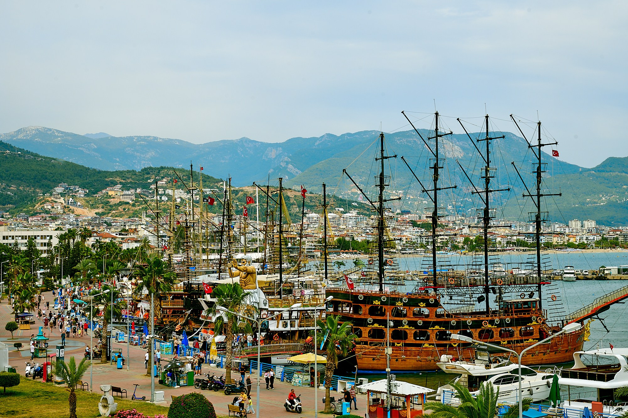 Alanya, Türkiye. May 2024. Фотографии отовсюду и обо всем