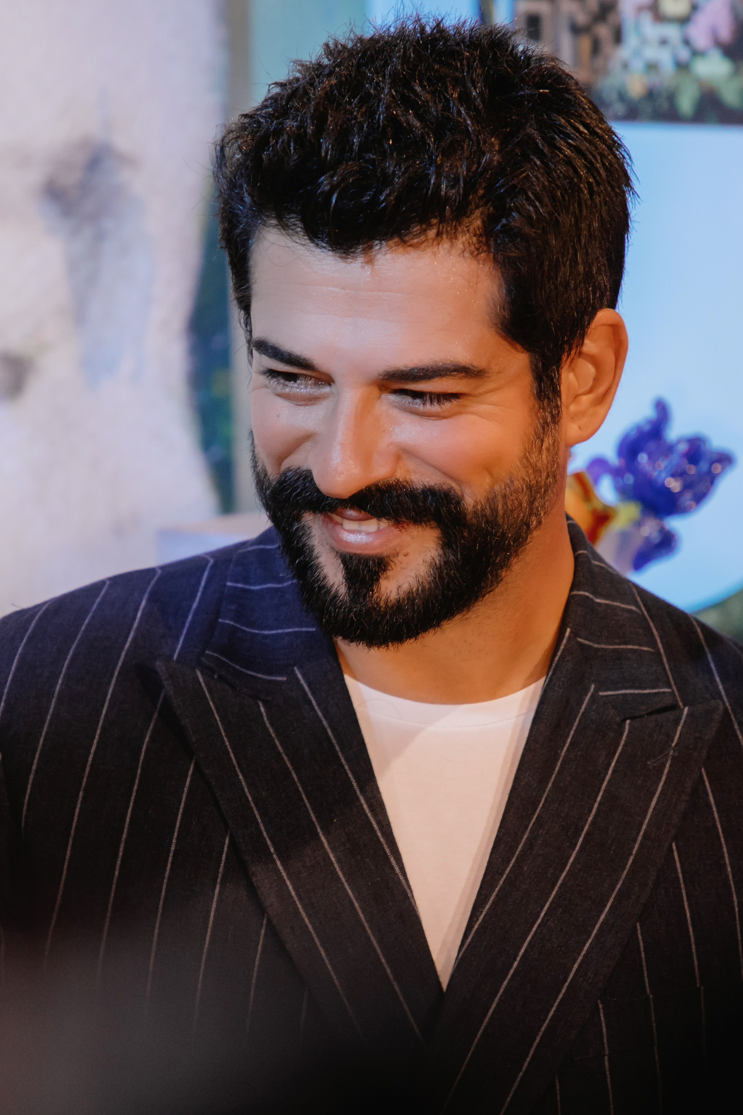 Бурак Озчивит посетил выставку Никаса Сафронова. Фотограф в Москве и Санкт-Петербурге Дарина