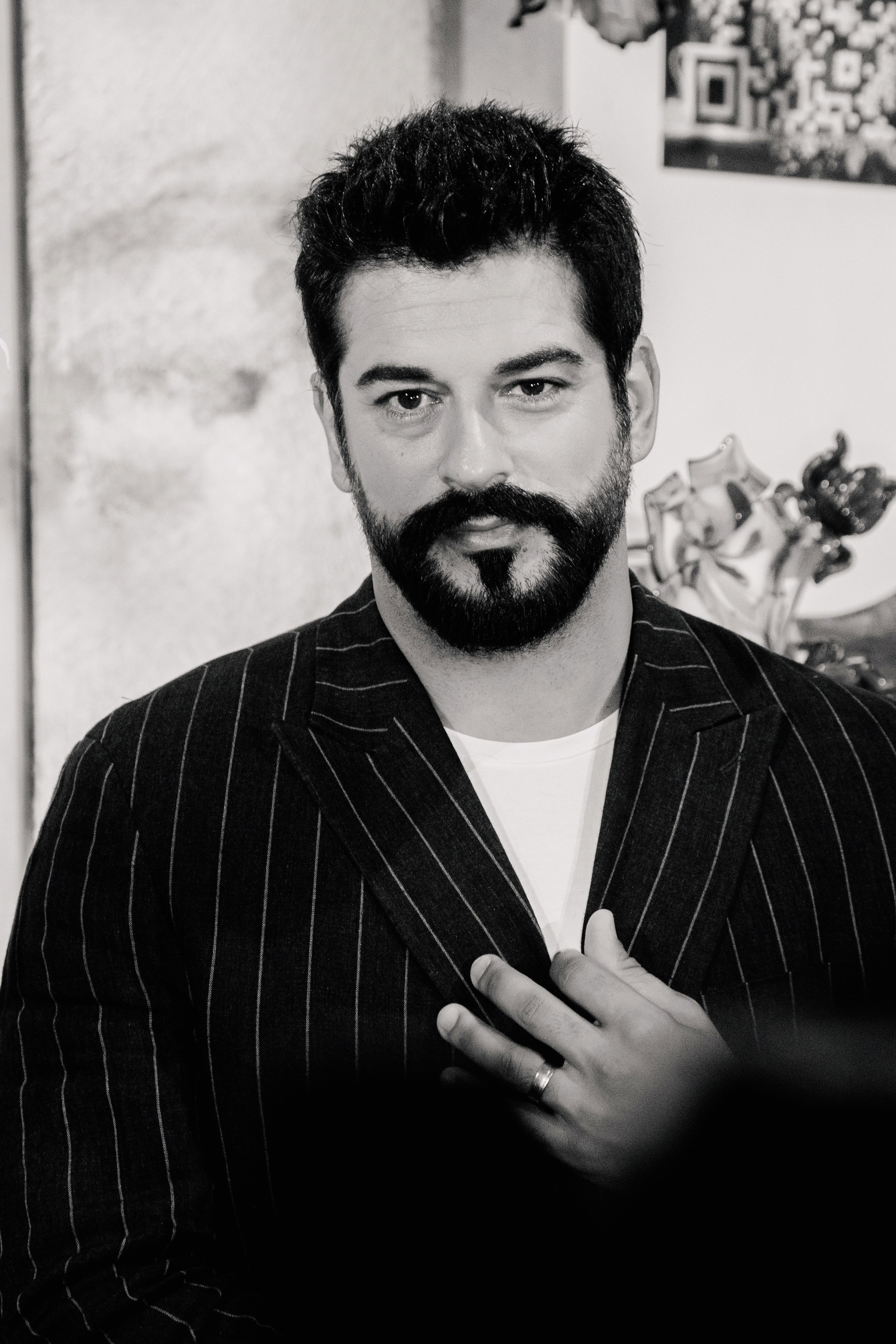 Бурак Озчивит посетил выставку Никаса Сафронова. Фотограф в Москве и Санкт-Петербурге Дарина