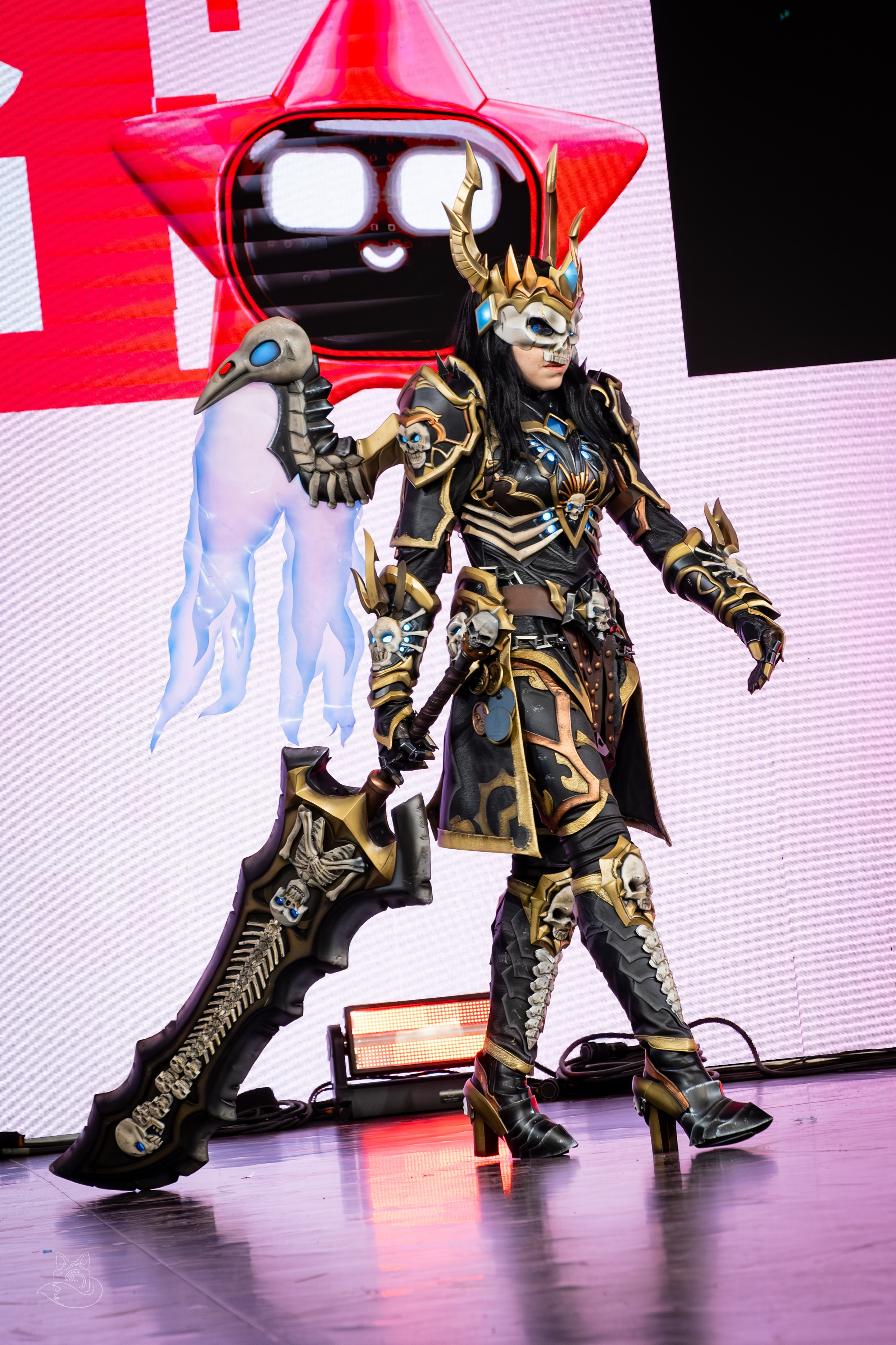 Сцена РЭД ЭКСПО 2024. Косплей фотограф