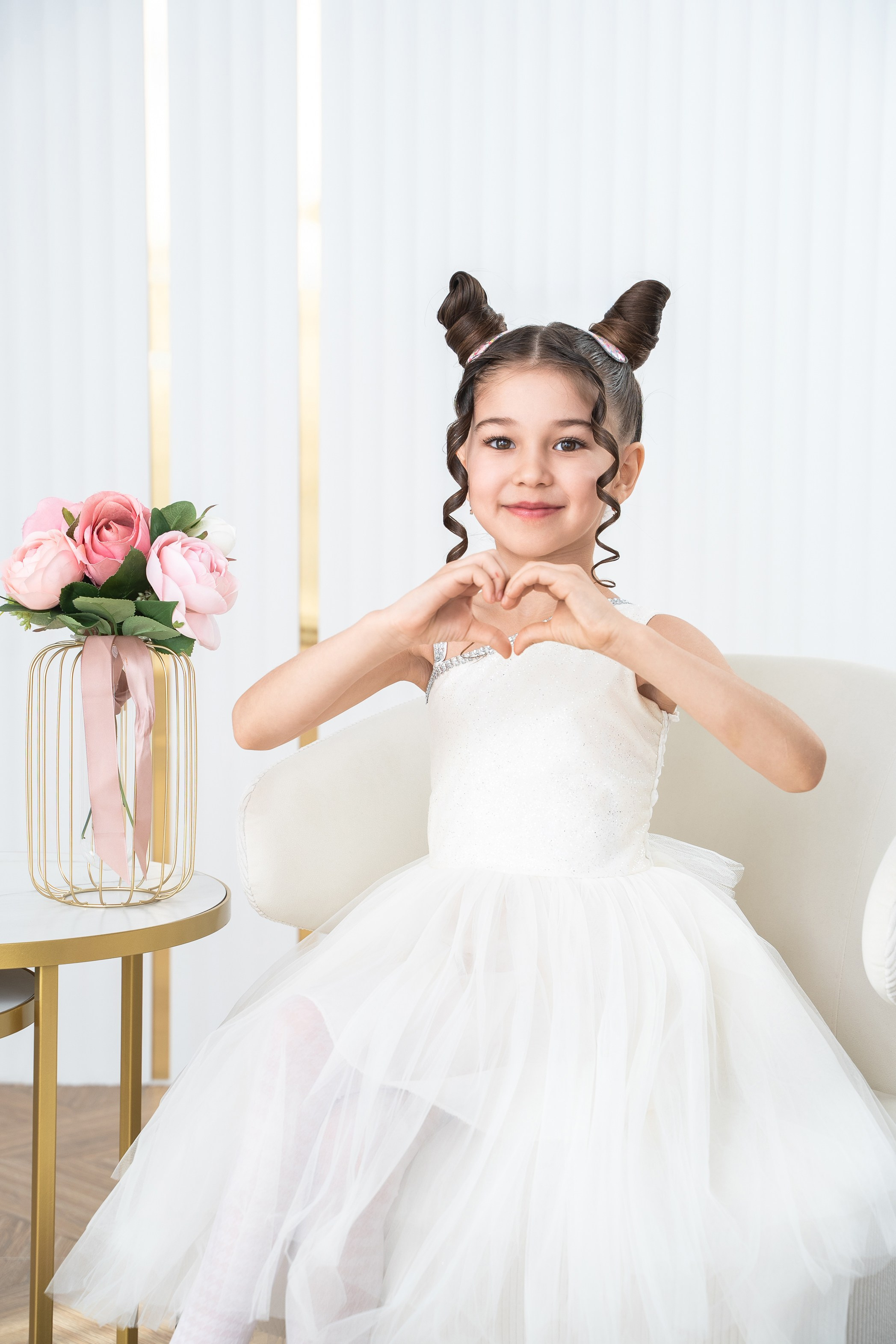 Выпускная фотосессия в фотостудии. Выпускные альбомы Нижнекамск Набережные Челны Фотостудия Небо