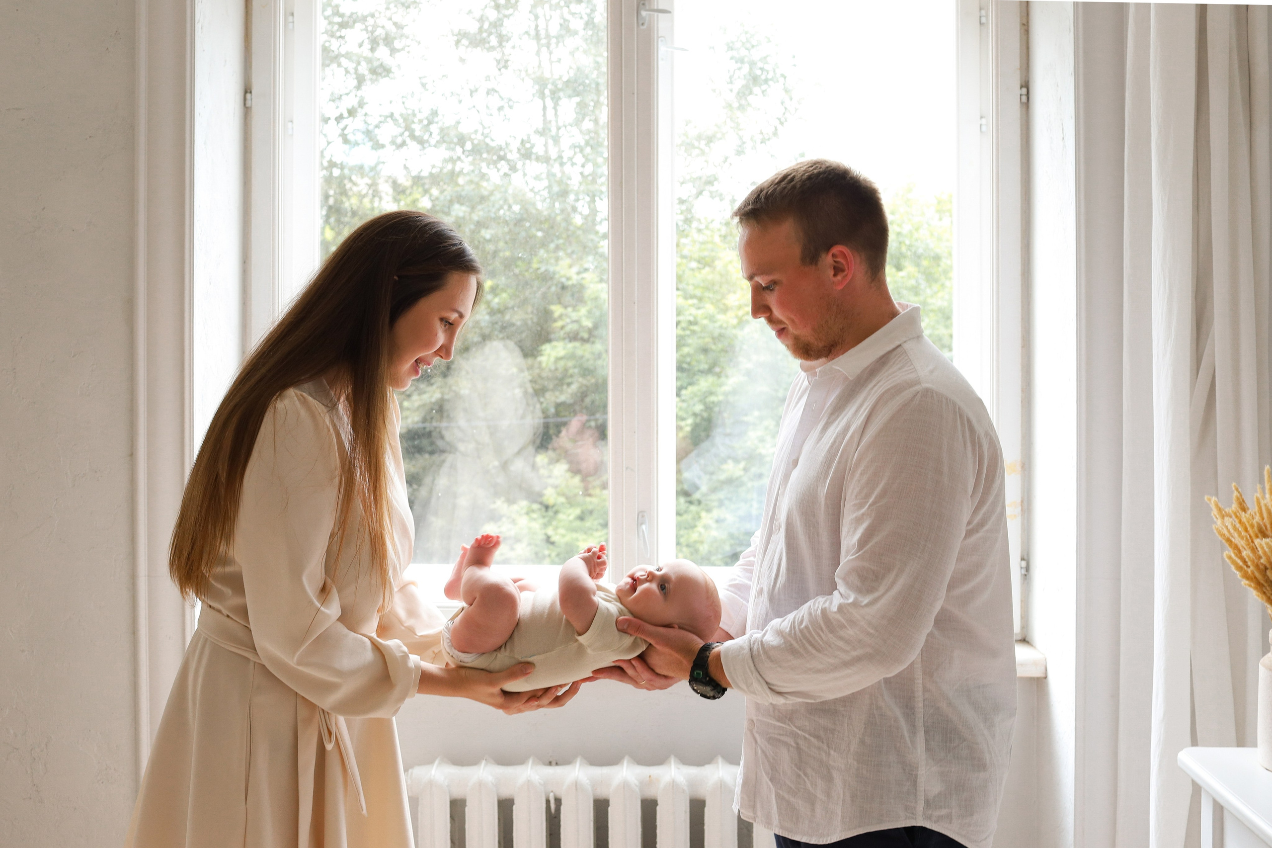 Новорожденные фото с родителями. Ирина Кан Фотограф новорожденных в Екатеринбурге