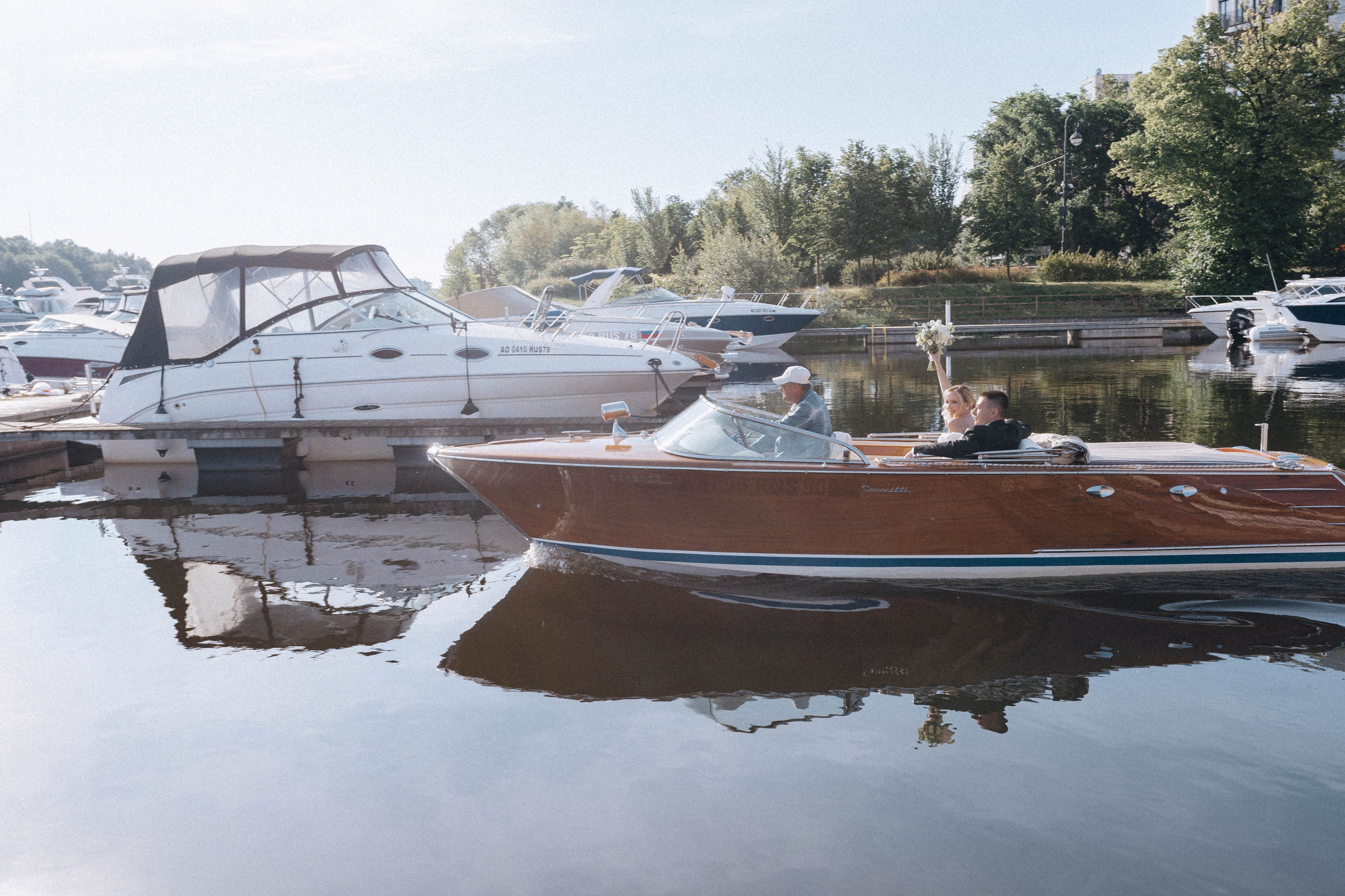 СВАДЕНБНАЯ СЬЕМКА НА КАТЕРЕ ПО КАНАЛАМ САНКТ-ПЕТЕРБУРГА И В АКВАТОРИИ НЕВЫ. Профессиональный фотограф, Санкт-Петербург — Виктория Богомолова