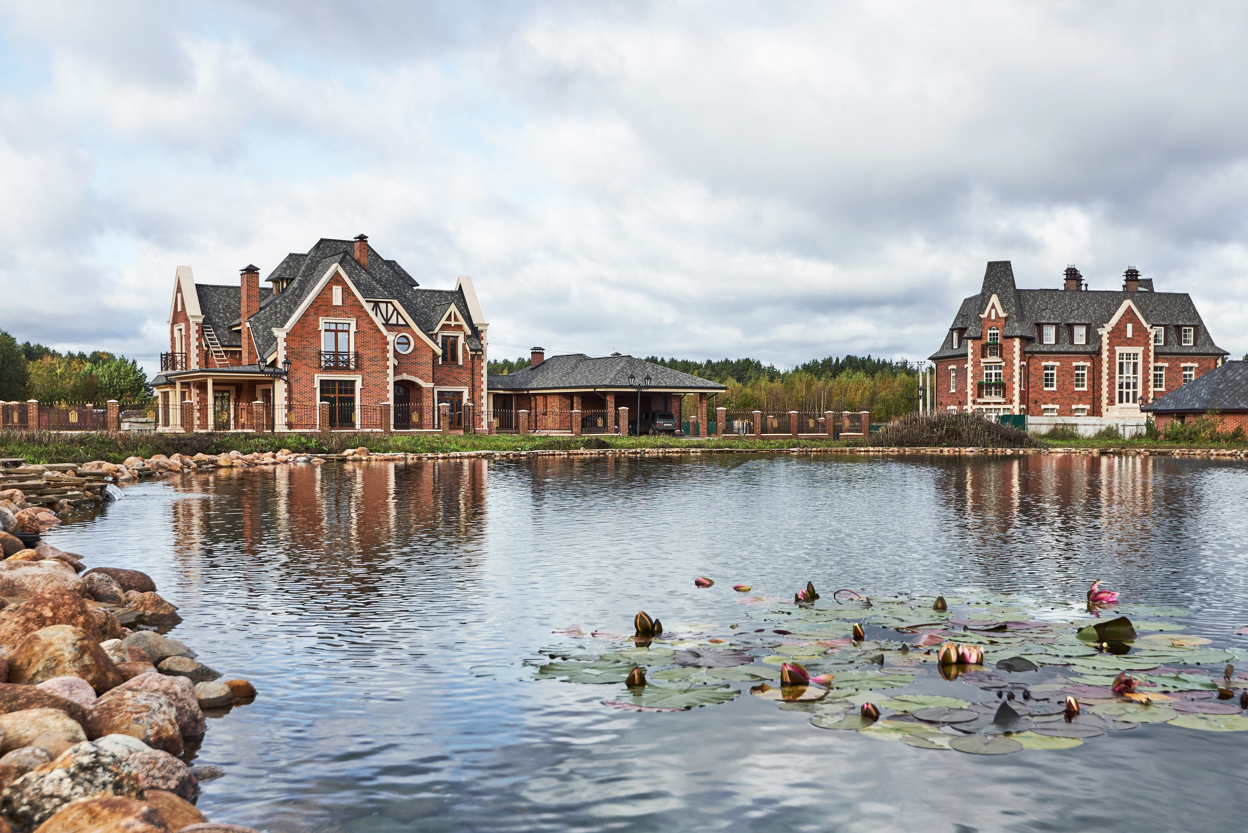 ЛАМБЕРИ | ПОСЕЛОК В АНГЛИЙСКОМ СТИЛЕ. Интерьерный и архитектурный фотограф в Сочи МАКСИМ КСЕНЗОВ