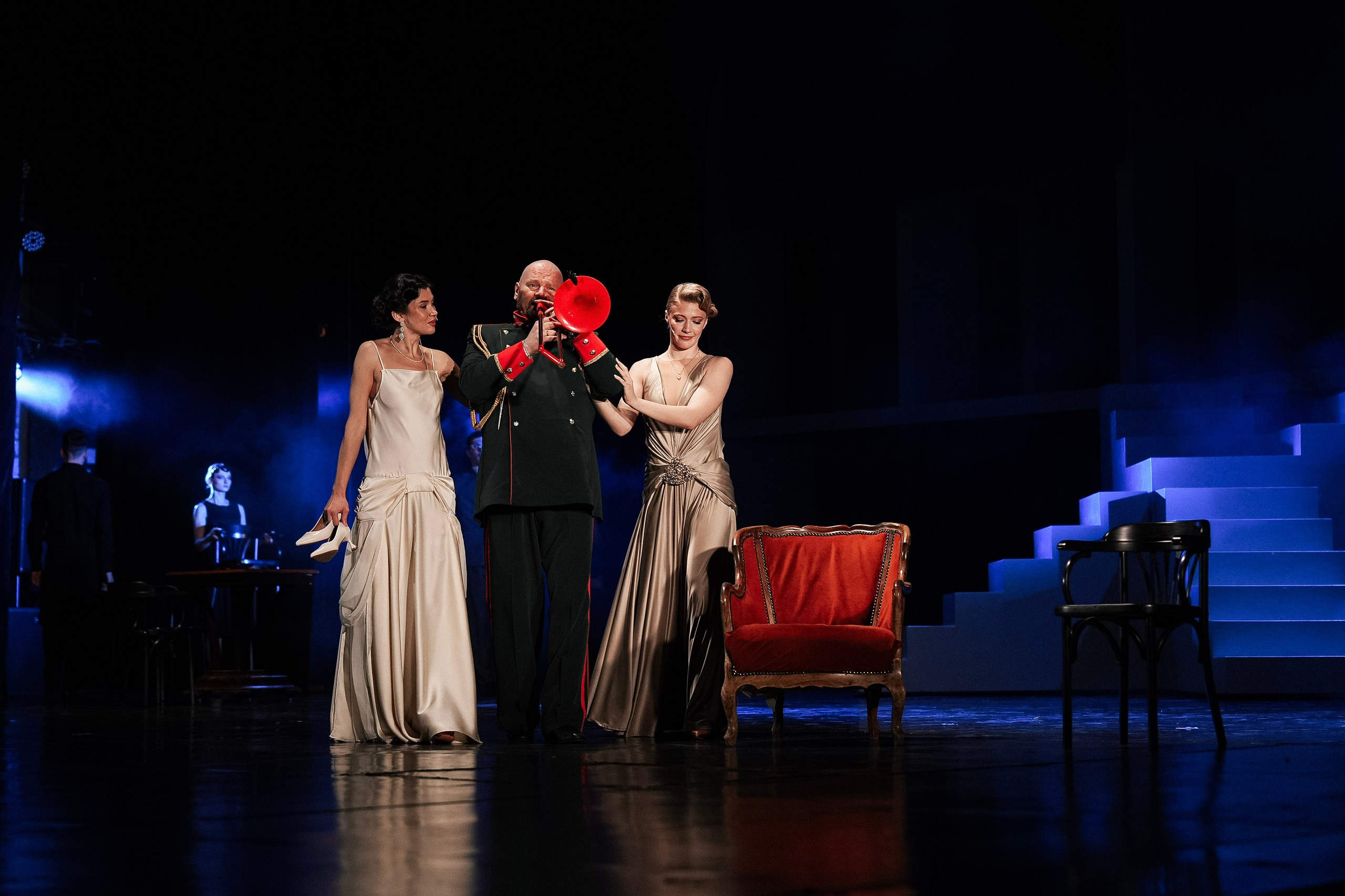 Гранатовый — пластический спектакль. Фотограф с психологическим образованием