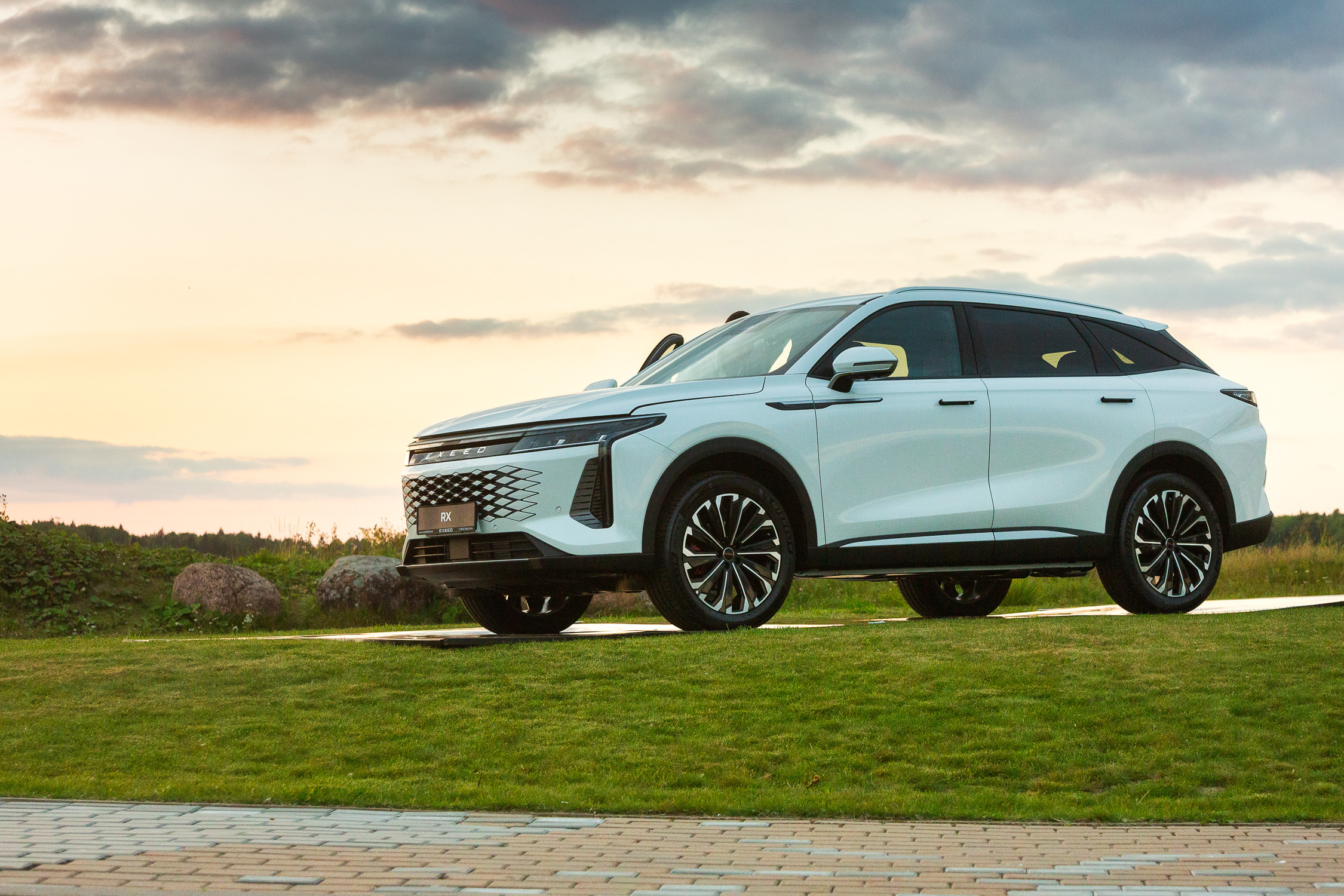 Репортажная фотосъёмка в Санкт-Петербурге. Фотограф на мероприятие: выставки, презентации, автогонки. Фото для сайта, отчётов и публикации в сми. Профессиональный фотограф Сергей Пушкин. Корпоративная фотосъёмка. Автопром. 