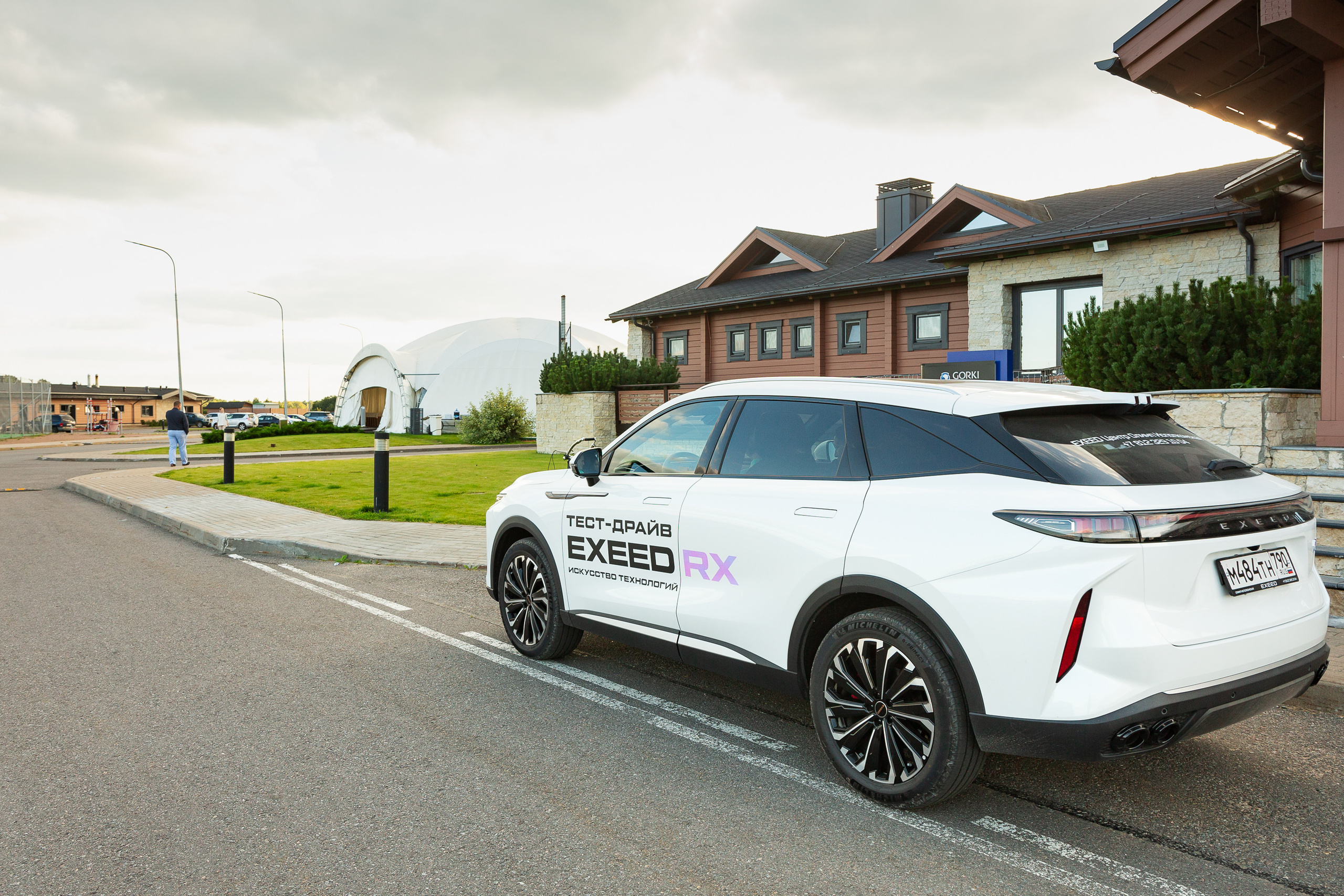 Репортажная фотосъёмка в Санкт-Петербурге. Фотограф на мероприятие: выставки, презентации, автогонки. Фото для сайта, отчётов и публикации в сми. Профессиональный фотограф Сергей Пушкин. Корпоративная фотосъёмка. Автопром. Автомобили. Гольф. Загородный отдых. Выездная фотосессия.