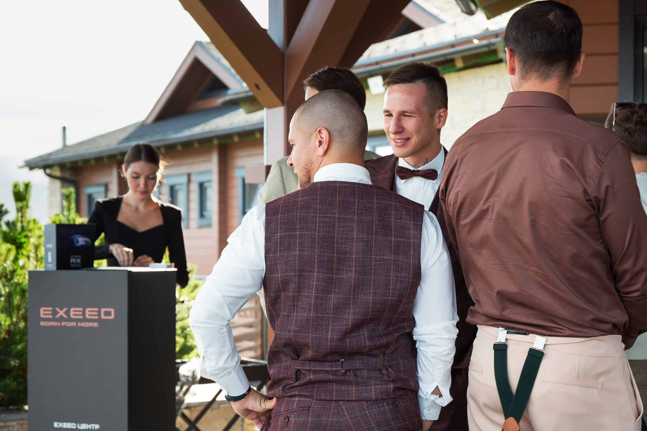 Репортажная фотосъёмка в Санкт-Петербурге. Фотограф на мероприятие: выставки, презентации, автогонки. Фото для сайта, отчётов и публикации в сми. Профессиональный фотограф Сергей Пушкин. Корпоративная фотосъёмка. Автопром. 