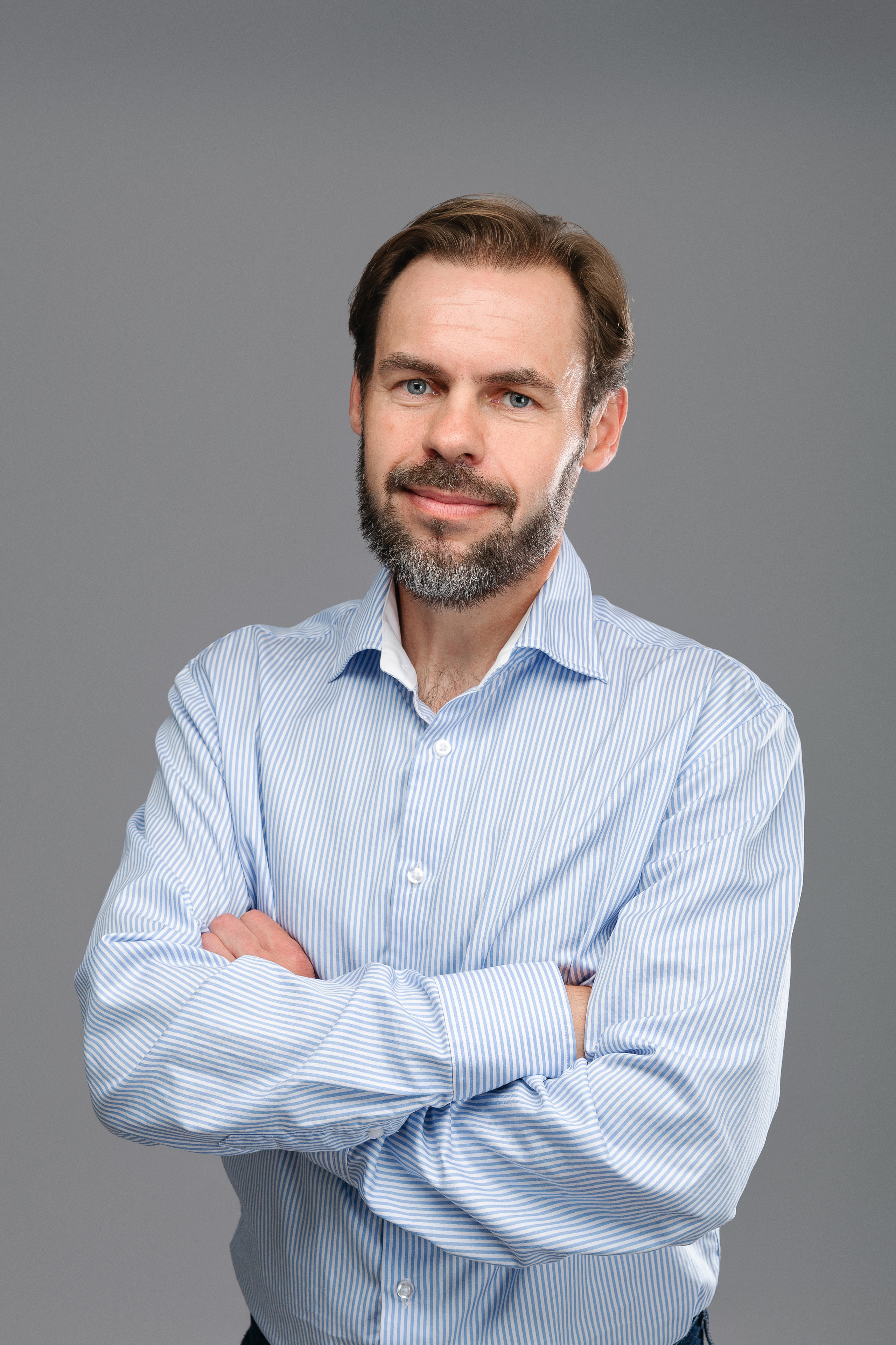 Портретная фотосессия в Санкт-Петербурге. Студийный фотограф. Частная фотосъёмка для личных целей и социальных сетей. Фото на резюме. Фото сотрудников компании. Профессиональная фотосъёмка. Фото для блога. Портрет. Блогер. Фото для соцсетей.  Контентмейкер. СПб. Женский портрет. Выездная фотосъёмка. Выездная фотостудия. Фотограф на корпоратив. Модельное портфолио. Фотограф для сайта знакомств. Корпоративный фотограф. Бизнес-портрет. Деловой портрет.