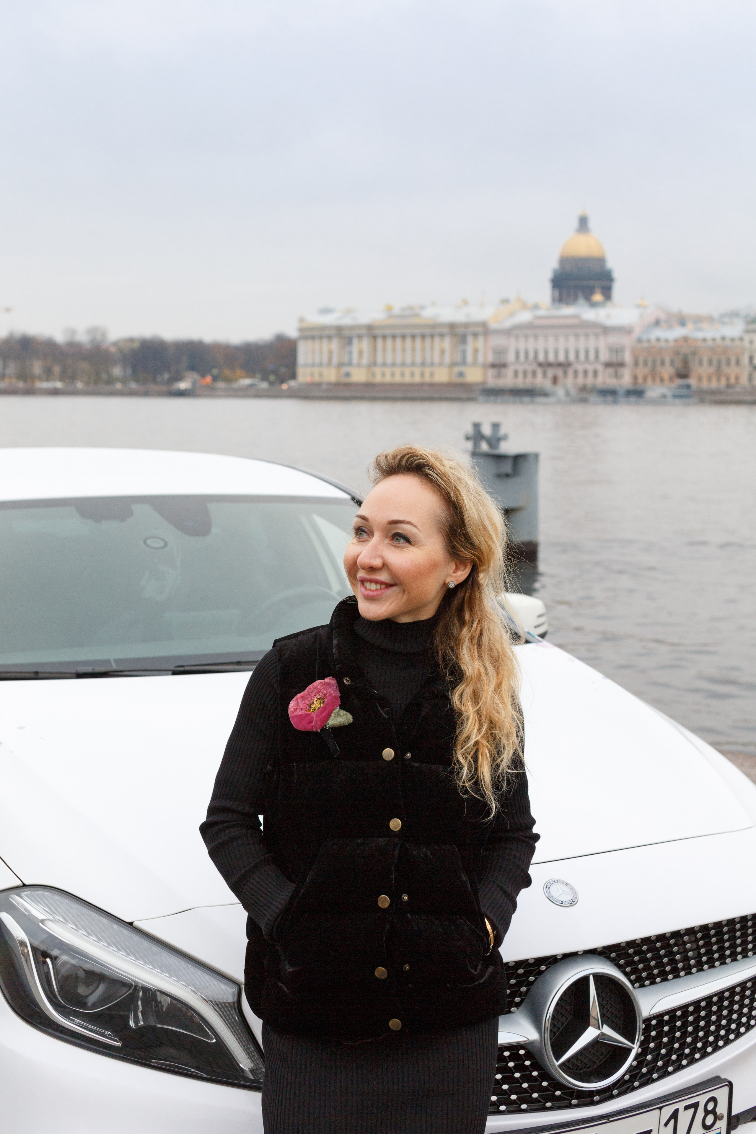 Портретная фотосессия в Санкт-Петербурге,  авто, блогер, женщина, портрет, портретный фотограф, прогулка, прогулочная фотосессия, профессиональный фотограф, спб, фото для блога, фотограф Сергей Пушкин, Санкт-Петербург, художница Валерия Лошак, фото для девушек. Фотографии для соцсетей. 