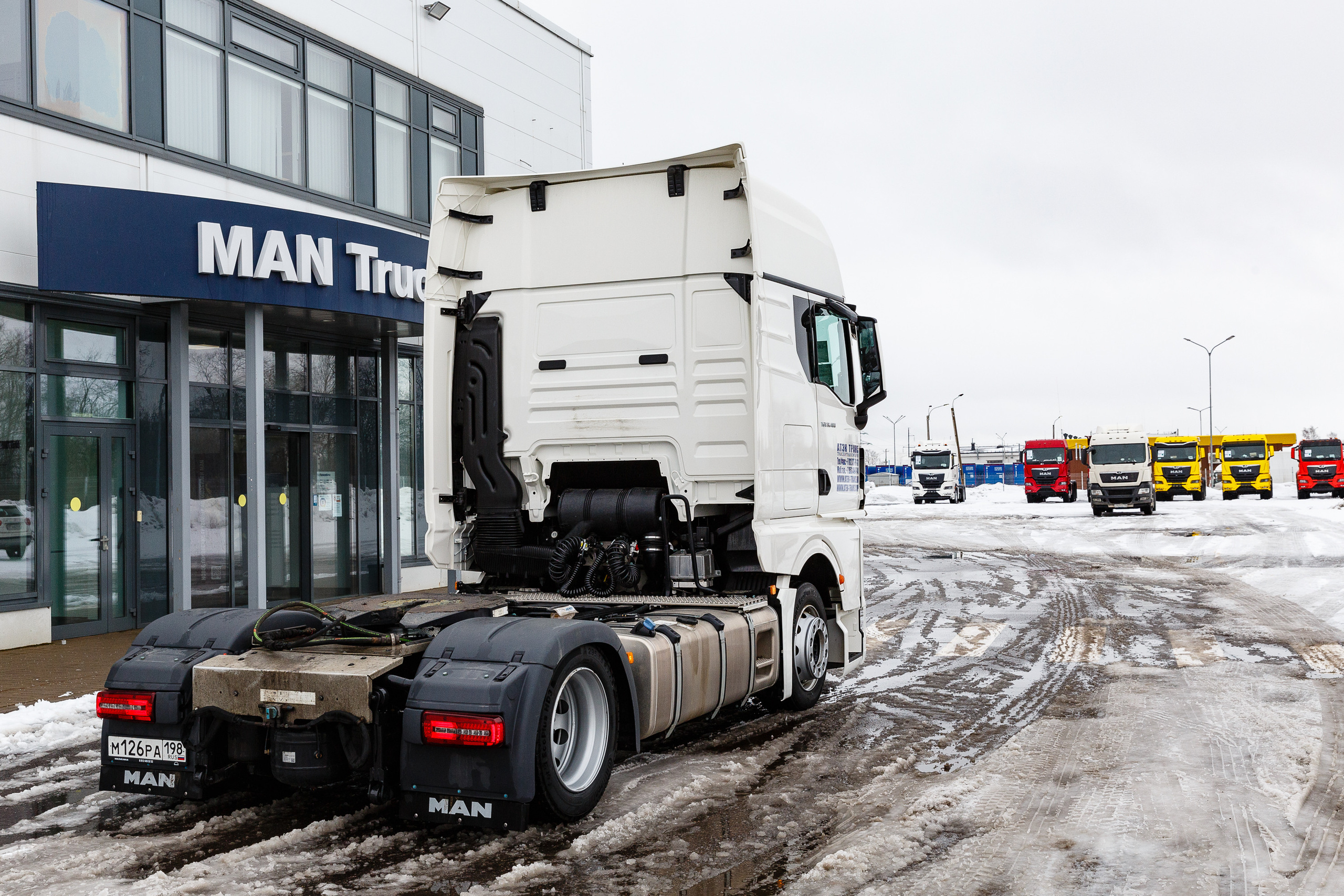 Репортажная фотосъёмка в Санкт-Петербурге. Фотограф на мероприятие: выставки, презентации, автогонки. Фото для сайта, отчётов и публикации в сми. Профессиональный фотограф Сергей Пушкин. Корпоративная фотосъёмка. Автопром. 