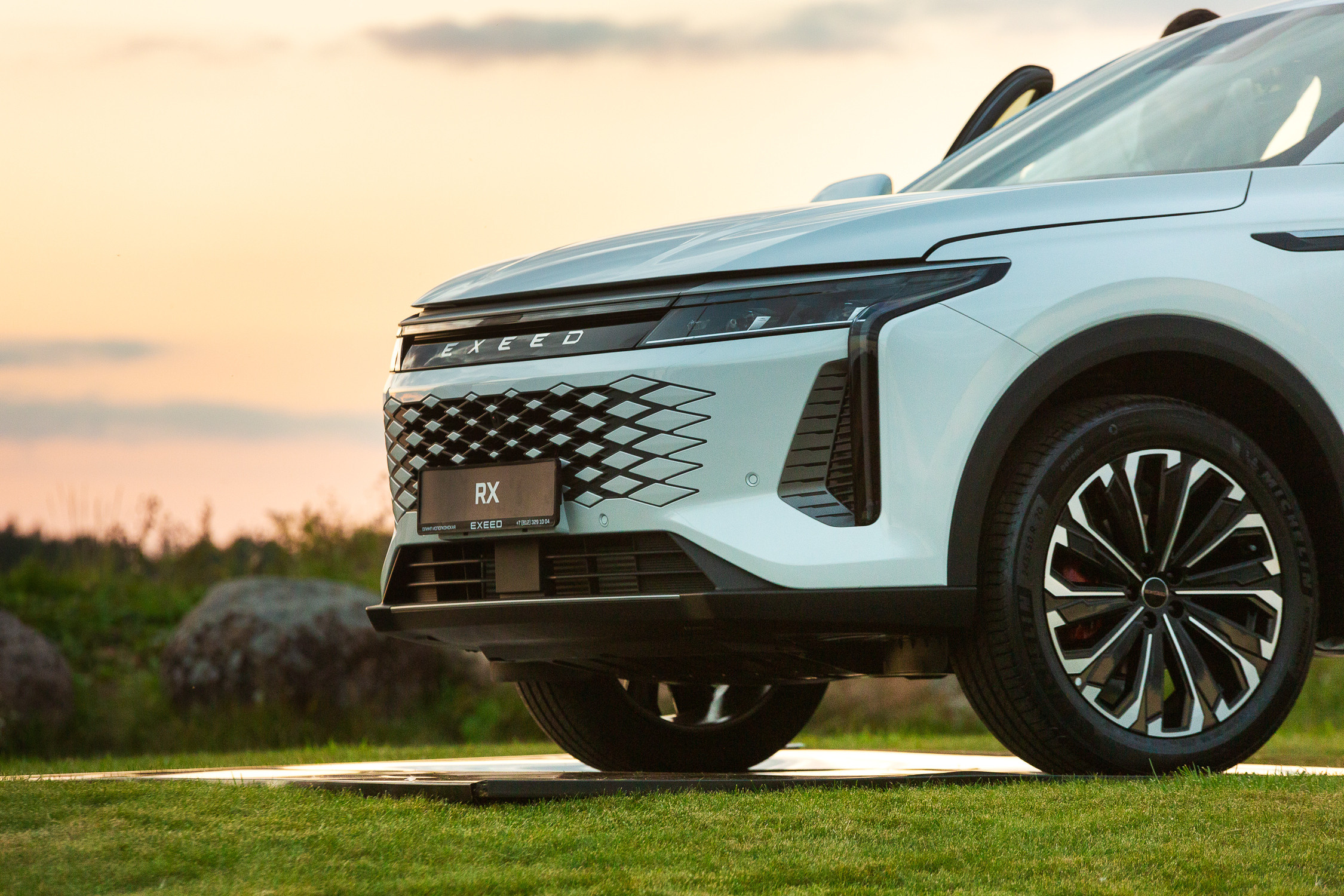 Репортажная фотосъёмка в Санкт-Петербурге. Фотограф на мероприятие: выставки, презентации, автогонки. Фото для сайта, отчётов и публикации в сми. Профессиональный фотограф Сергей Пушкин. Корпоративная фотосъёмка. Автопром. 