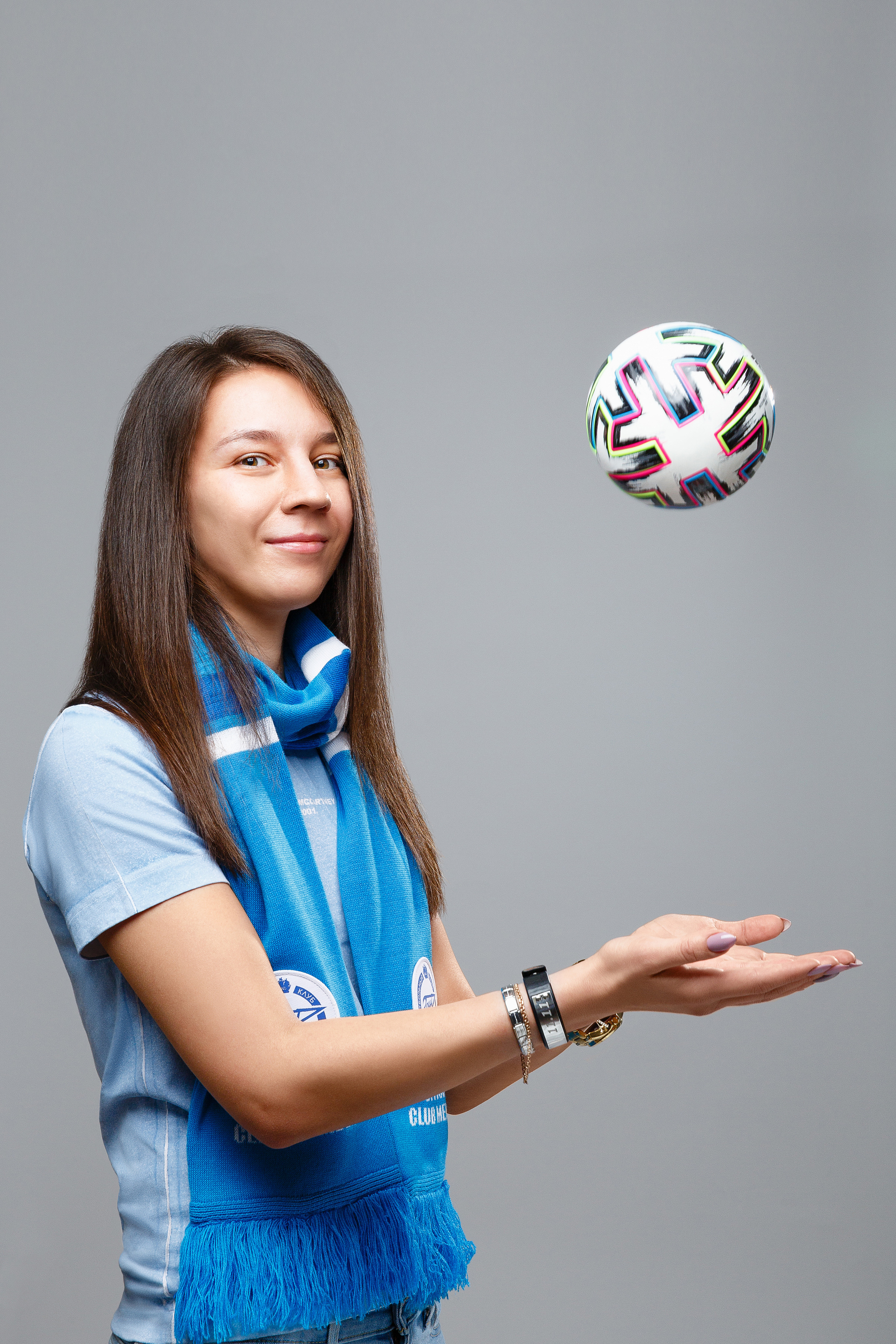 Портретная фотосессия в Санкт-Петербурге. Студийный фотограф. Частная фотосъёмка для личных целей и социальных сетей. Фото на резюме. Фото сотрудников компании. Профессиональная фотосъёмка. Фото для блога. Портрет. Блогер. Фото для соцсетей.  Контентмейкер. СПб. Женский портрет. Выездная фотосъёмка. Выездная фотостудия. Фотограф на корпоратив. Модельное портфолио. Фотограф для сайта знакомств. Корпоративный фотограф.  Спорт. Фитнес. Футбол.