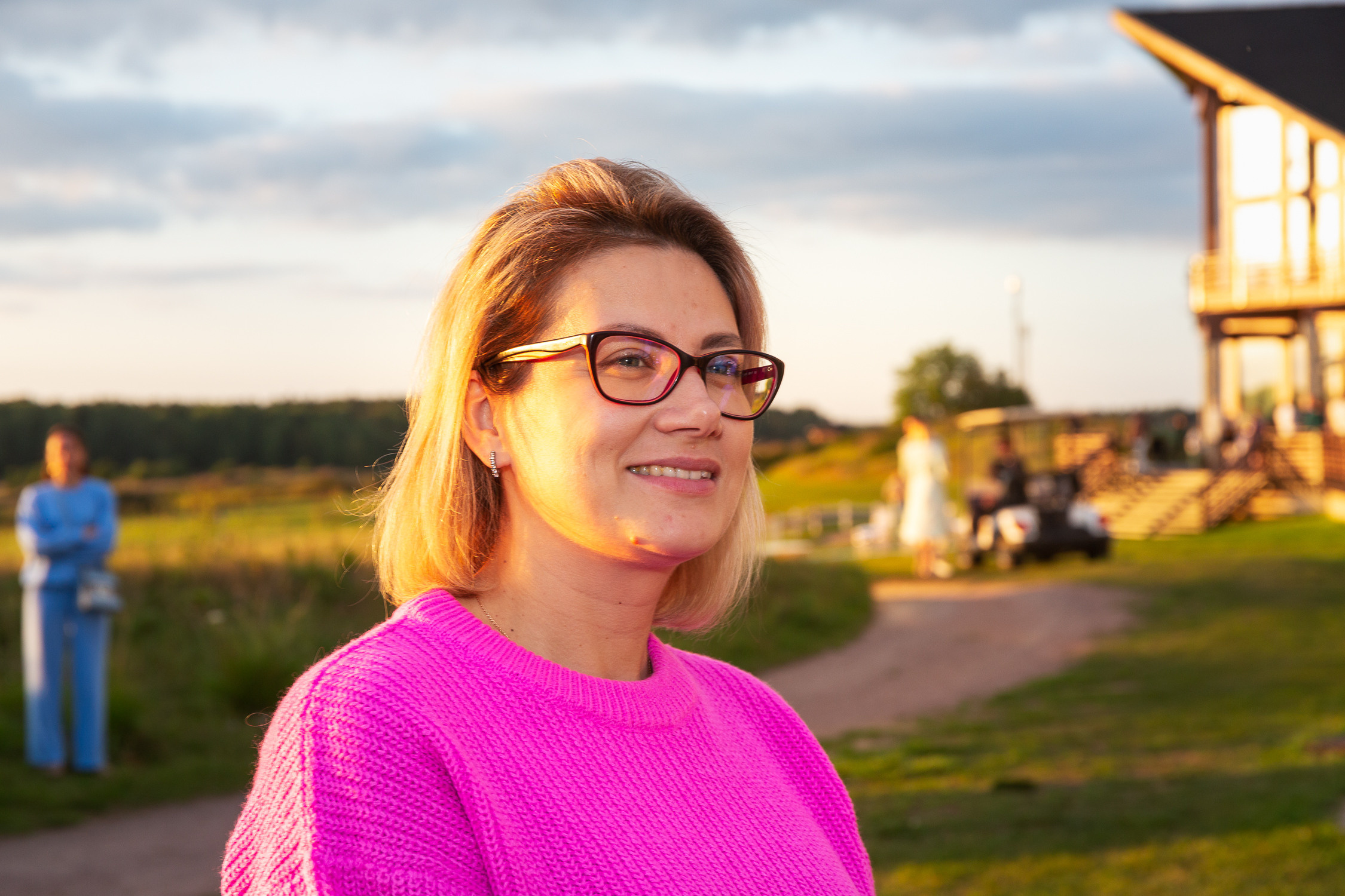 Репортажная фотосъёмка в Санкт-Петербурге. Фотограф на мероприятие: выставки, презентации, автогонки. Фото для сайта, отчётов и публикации в сми. Профессиональный фотограф Сергей Пушкин. Корпоративная фотосъёмка. Автопром. 