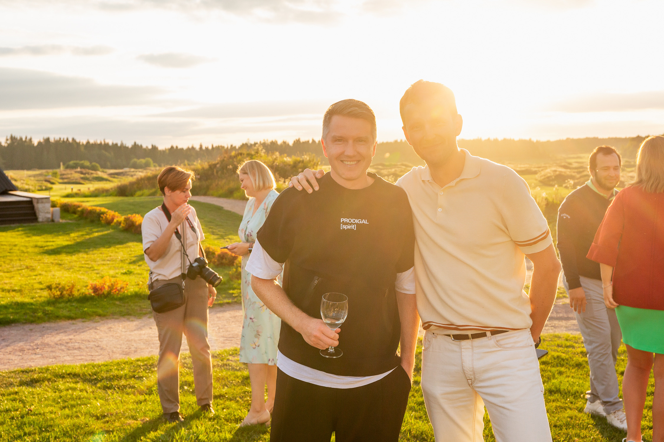 Репортажная фотосъёмка в Санкт-Петербурге. Фотограф на мероприятие: выставки, презентации, автогонки. Фото для сайта, отчётов и публикации в сми. Профессиональный фотограф Сергей Пушкин. Корпоративная фотосъёмка. Автопром. Автомобили. Гольф. Загородный отдых. Выездная фотосессия.