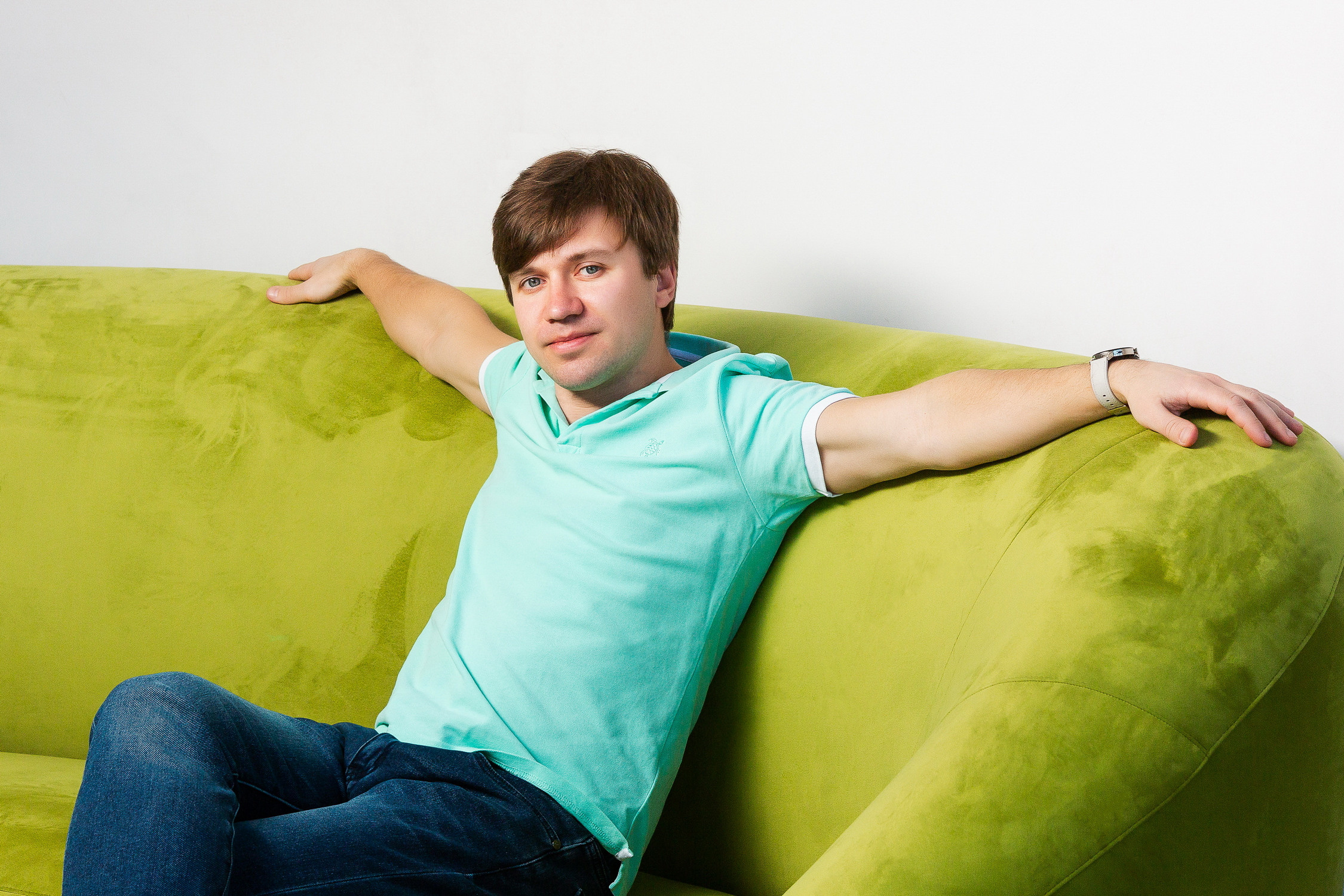 Портретная фотосессия в Санкт-Петербурге. Деловой портрет. Фото для эксперта. Контент для специалиста. Бизнес-портрет. Студийный фотограф. Частная фотосъёмка для личных целей и социальных сетей. Фото на резюме. Профессиональная фотосъёмка. Фото для блога. Портрет. Блогер. Фото для соцсетей.  Контентмейкер. СПб. Женский портрет. Выездная фотосъёмка. Выездная фотостудия. Фотограф на корпоратив. Фотограф для сайта знакомств. 