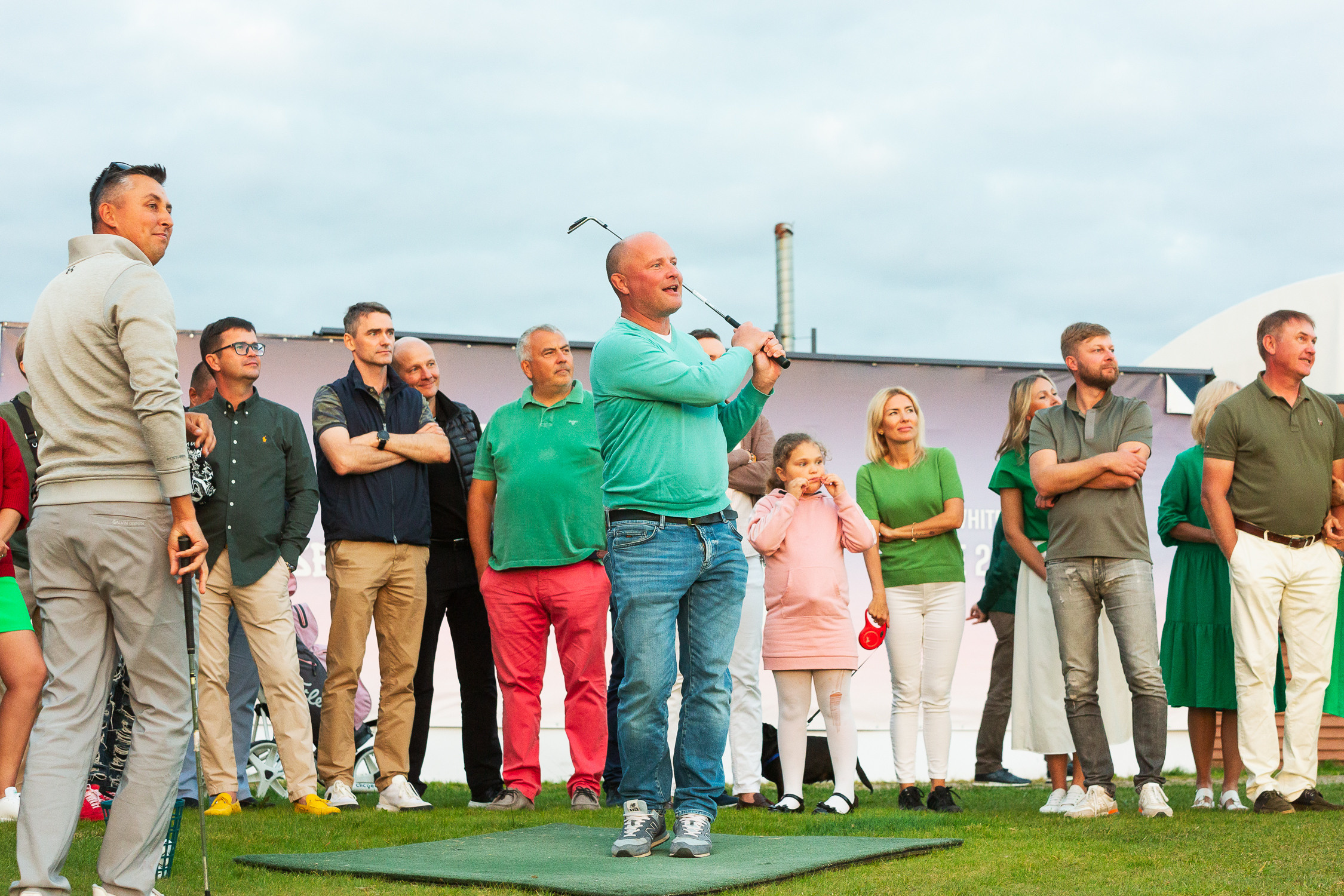 Репортажная фотосъёмка в Санкт-Петербурге. Фотограф на мероприятие: выставки, презентации, автогонки. Фото для сайта, отчётов и публикации в сми. Профессиональный фотограф Сергей Пушкин. Корпоративная фотосъёмка. Автопром. Автомобили. Гольф. Загородный отдых. Выездная фотосессия.