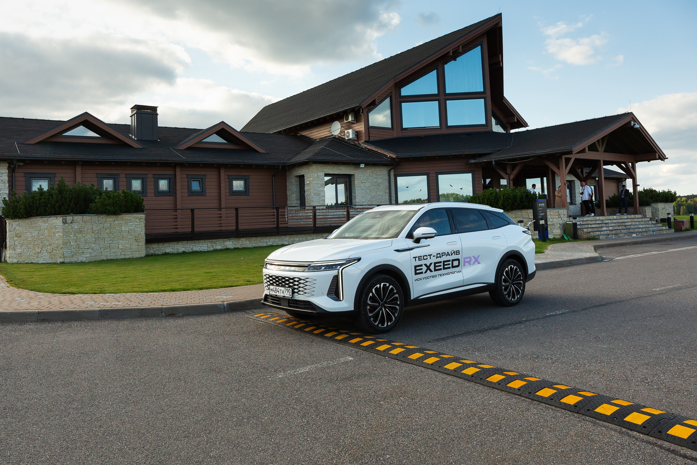 Репортажная фотосъёмка в Санкт-Петербурге. Фотограф на мероприятие: выставки, презентации, автогонки. Фото для сайта, отчётов и публикации в сми. Профессиональный фотограф Сергей Пушкин. Корпоративная фотосъёмка. Автопром. Автомобили. Гольф. Загородный отдых. Выездная фотосессия.