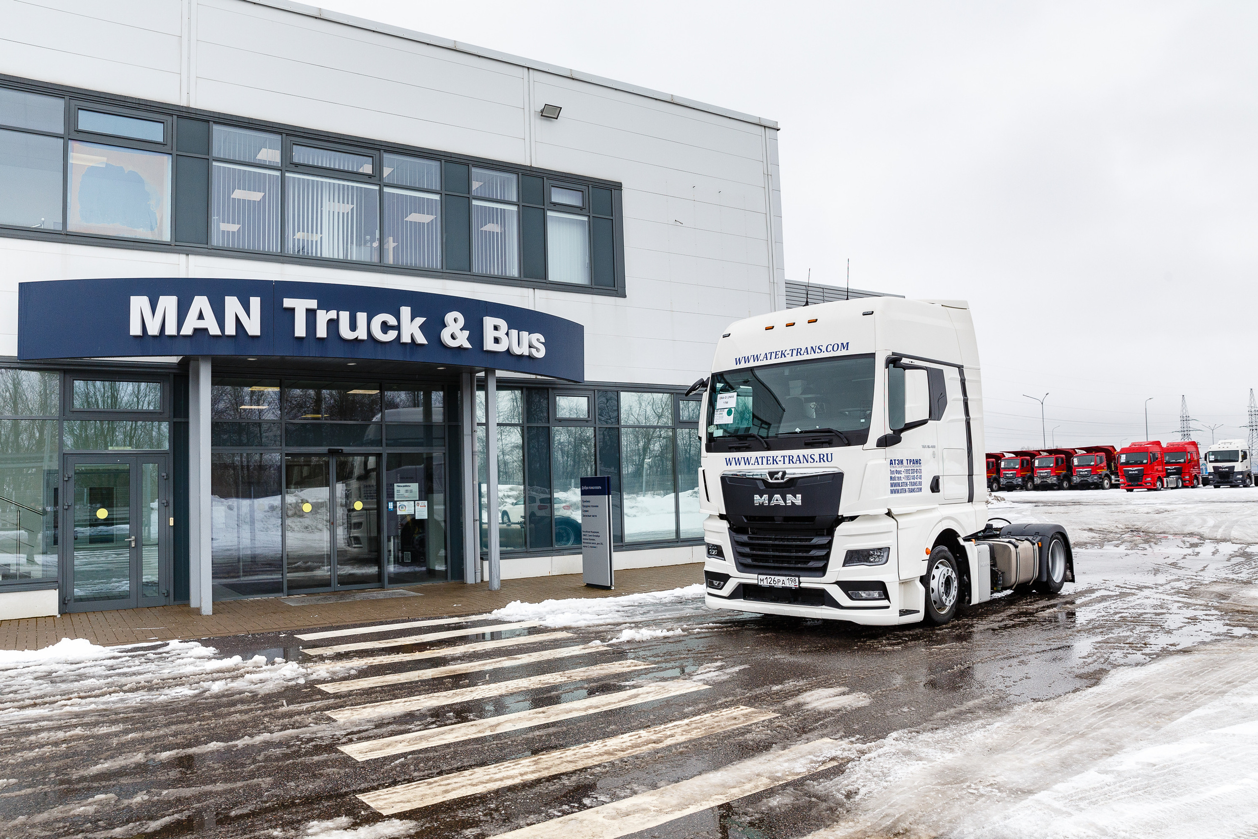 Репортажная фотосъёмка в Санкт-Петербурге. Фотограф на мероприятие: выставки, презентации, автогонки. Фото для сайта, отчётов и публикации в сми. Профессиональный фотограф Сергей Пушкин. Корпоративная фотосъёмка. Автопром. 