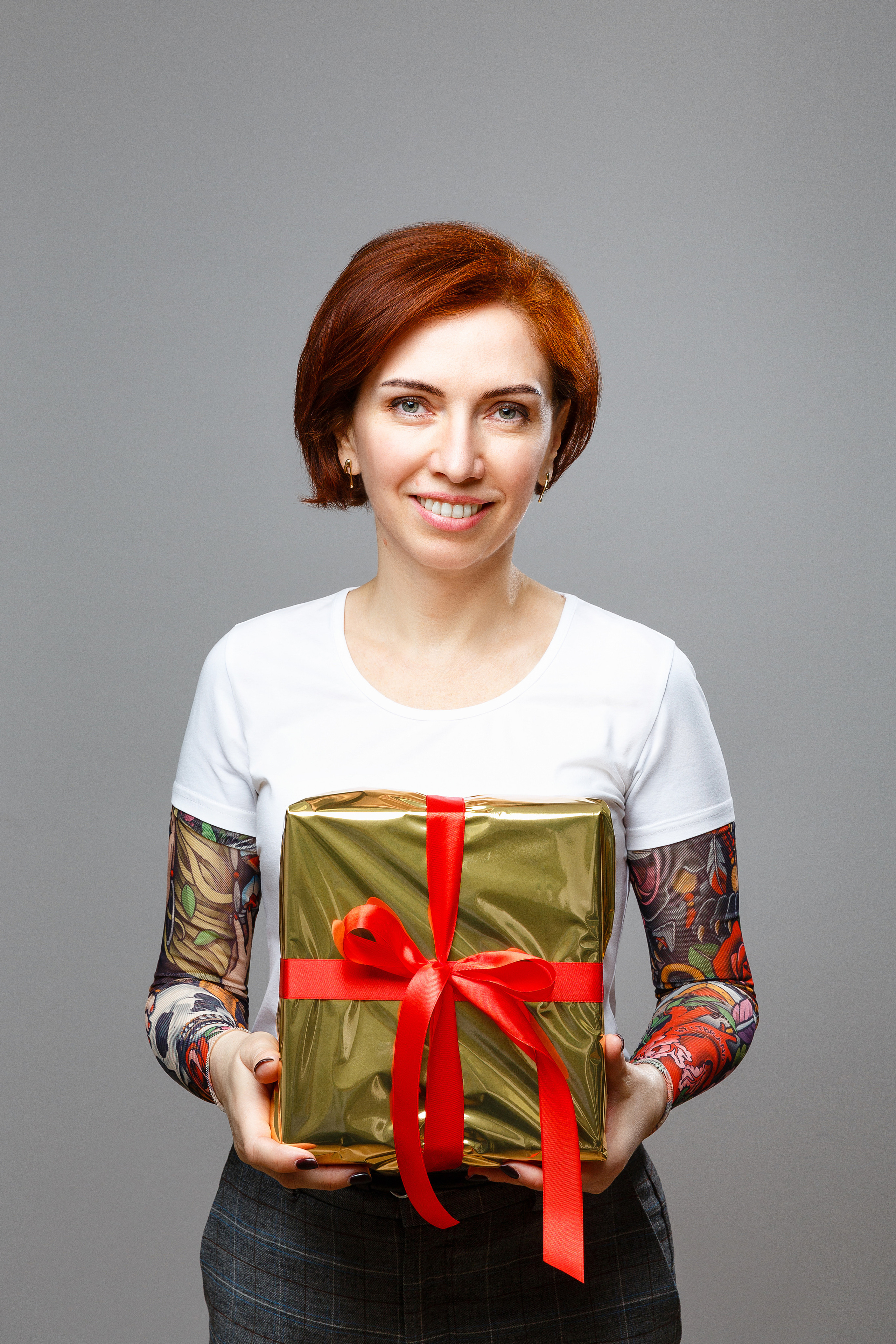 Портретная фотосессия в Санкт-Петербурге. Студийный фотограф. Частная фотосъёмка для личных целей и социальных сетей. Фото на резюме. Фото сотрудников компании. Профессиональная фотосъёмка. Фото для блога. Портрет. Блогер. Фото для соцсетей.  Контентмейкер. СПб. Женский портрет. Выездная фотосъёмка. Выездная фотостудия. Фотограф на корпоратив. Модельное портфолио. Фотограф для сайта знакомств. Корпоративный фотограф.