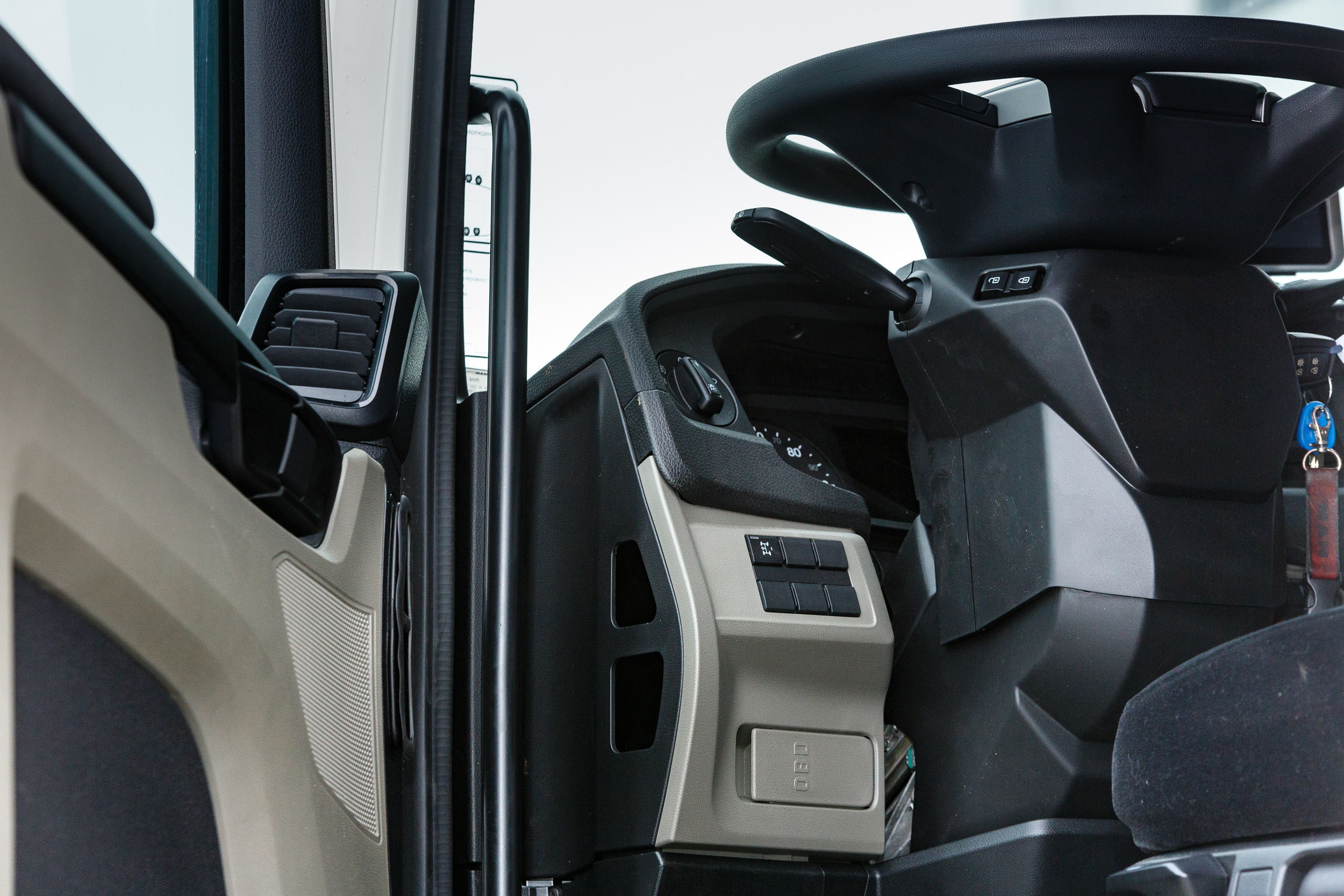 Репортажная фотосъёмка в Санкт-Петербурге. Фотограф на мероприятие: выставки, презентации, автогонки. Фото для сайта, отчётов и публикации в сми. Профессиональный фотограф Сергей Пушкин. Корпоративная фотосъёмка. Автопром. 