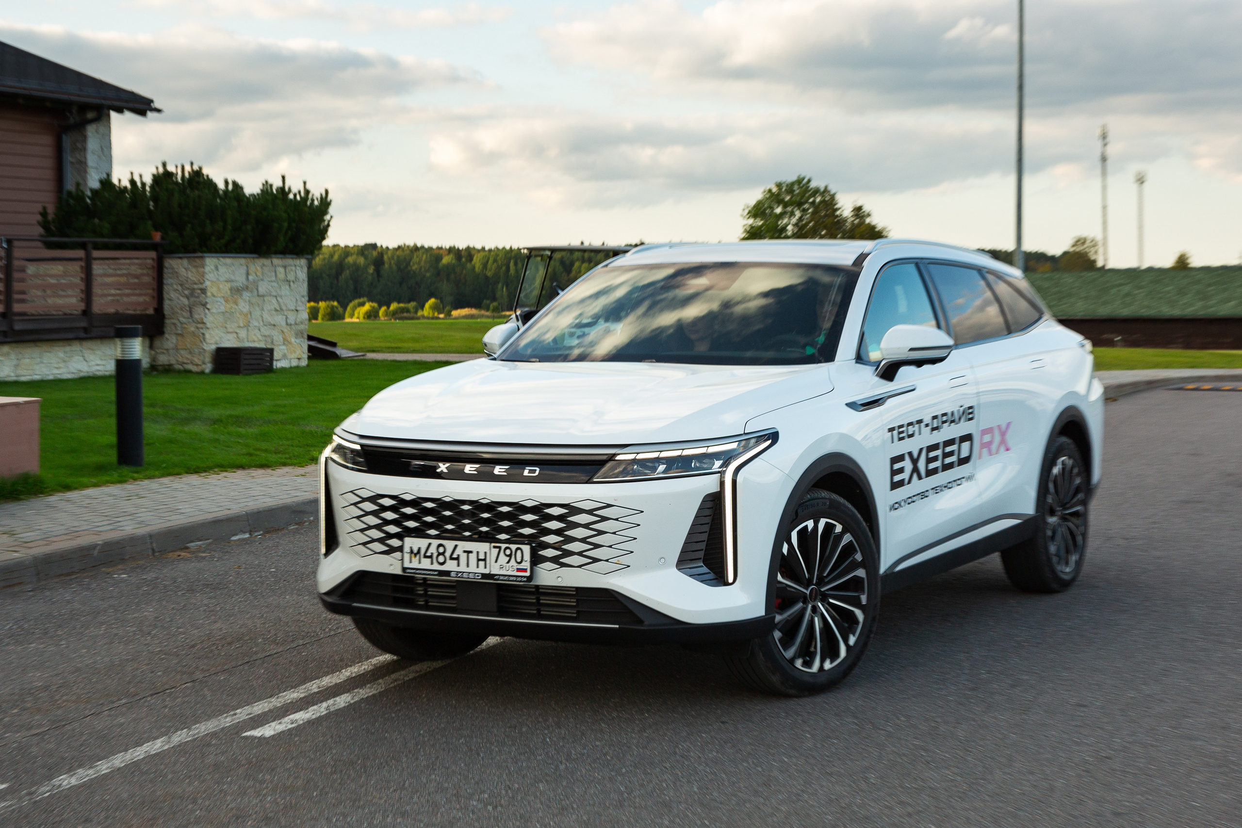 Репортажная фотосъёмка в Санкт-Петербурге. Фотограф на мероприятие: выставки, презентации, автогонки. Фото для сайта, отчётов и публикации в сми. Профессиональный фотограф Сергей Пушкин. Корпоративная фотосъёмка. Автопром. Автомобили. Гольф. Загородный отдых. Выездная фотосессия.