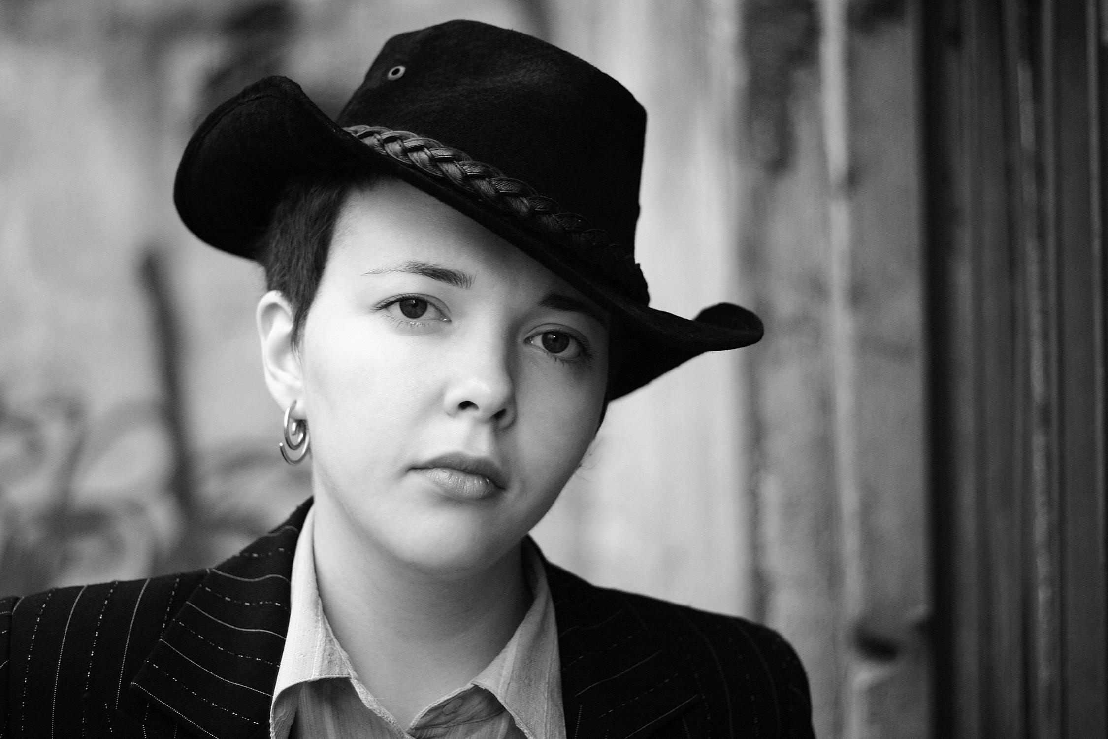 Портретная фотосессия в Санкт-Петербурге. Фотосъёмка на природе, в парке, на улице.  Профессиональный фотограф Сергей Пушкин.  Фото на память, для соцсетей и сайтов знакомств. Художественная фотосессия.