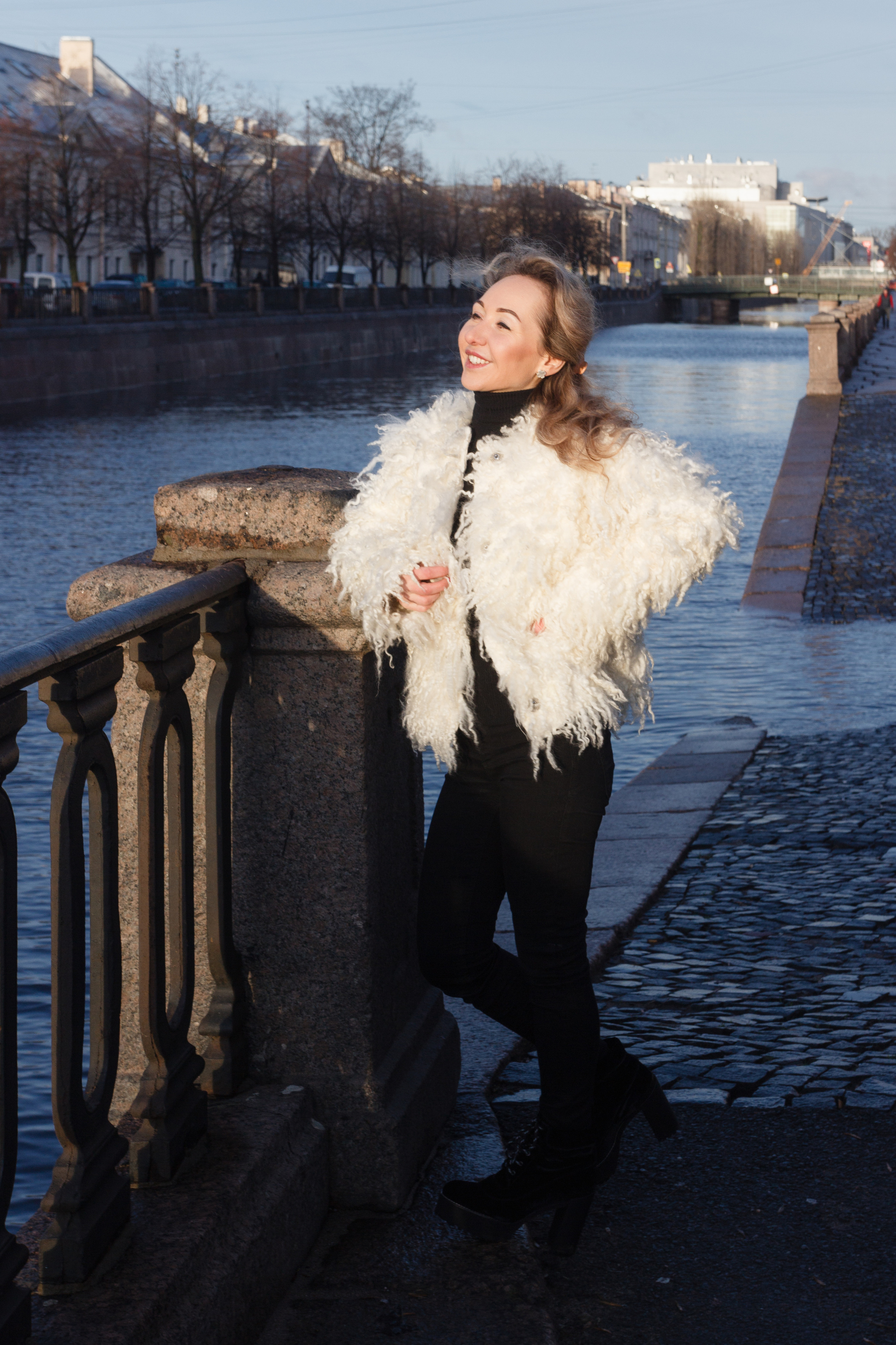 портретная фотосессия в Санкт-Петербурге,  авто, блогер, женщина, портрет, портретный фотограф, прогулка, прогулочная фотосессия, профессиональный фотограф, спб, фото для блога, фотограф Сергей Пушкин, Санкт-Петербург, художница Валерия Лошак, 