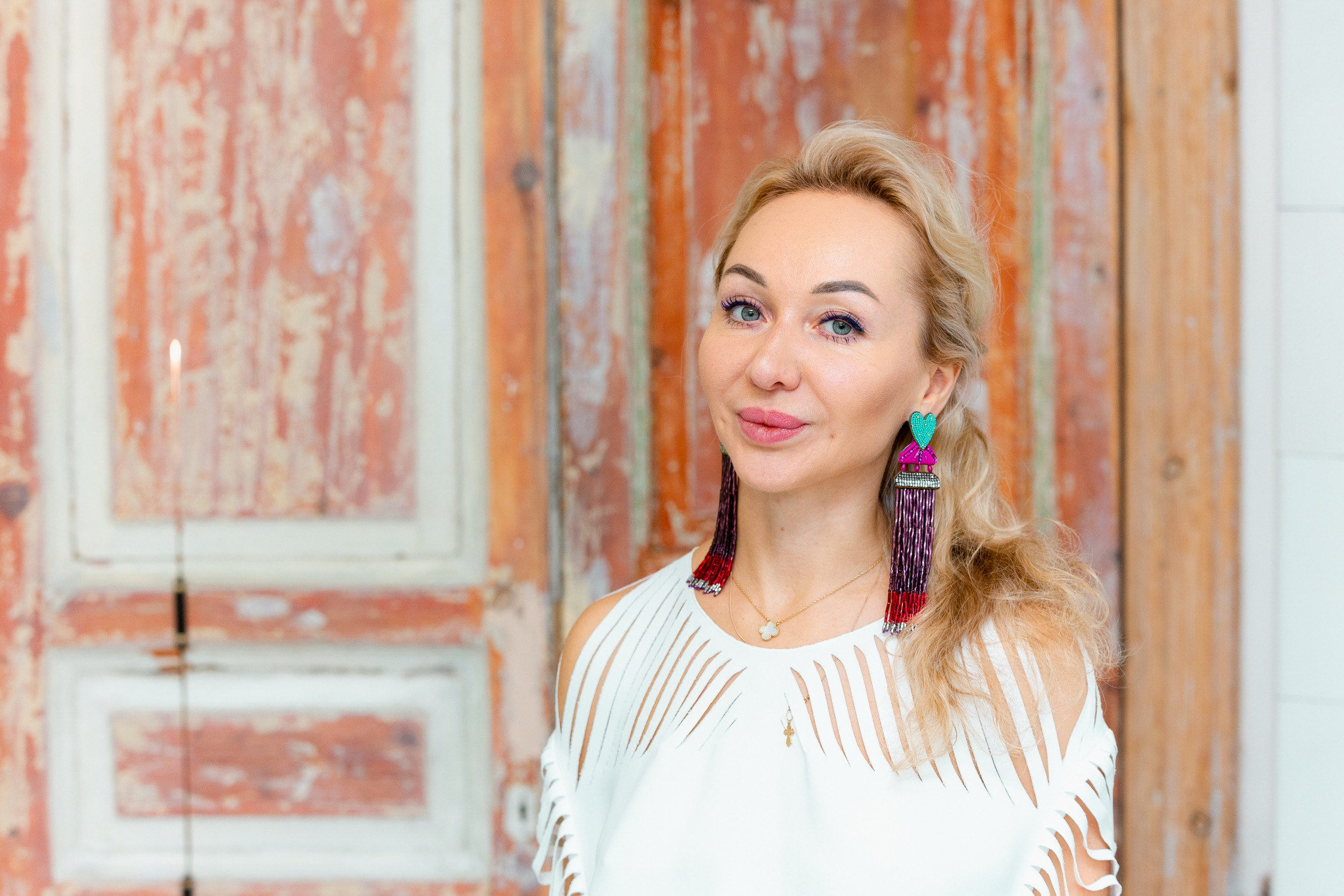 Портретная фотосессия в Санкт-Петербурге. Студийный фотограф. Частная фотосъёмка для личных целей и социальных сетей. Фото на резюме. Профессиональная фотосъёмка. Фото для блога. Портрет. Блогер. Фото для соцсетей.  Контентмейкер. СПб. Женский портрет. Выездная фотосъёмка. Выездная фотостудия. Фотограф на корпоратив. Ню фотосессия. Модельное портфолио. Фотограф для сайта знакомств.