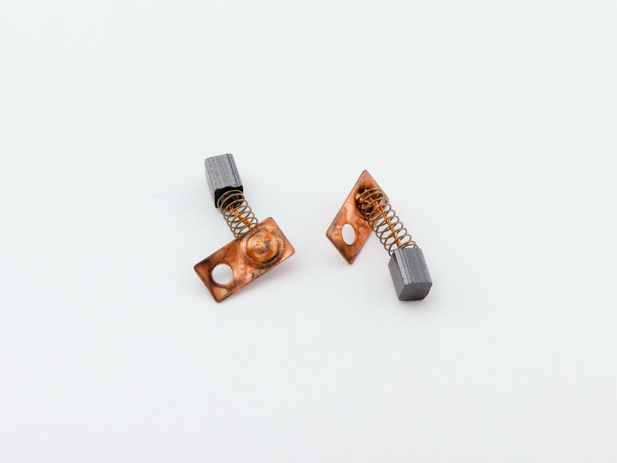 Предметный фотограф в Санкт-Петербурге. Сергей Пушкин; фото для каталога; фото для сайта; маркетплейс; запчасти; фотограф на производство; электроника; метизы; шайбы; винты; электирика; фото на белом фоне; Предметный фотограф в Санкт-Петерб; 