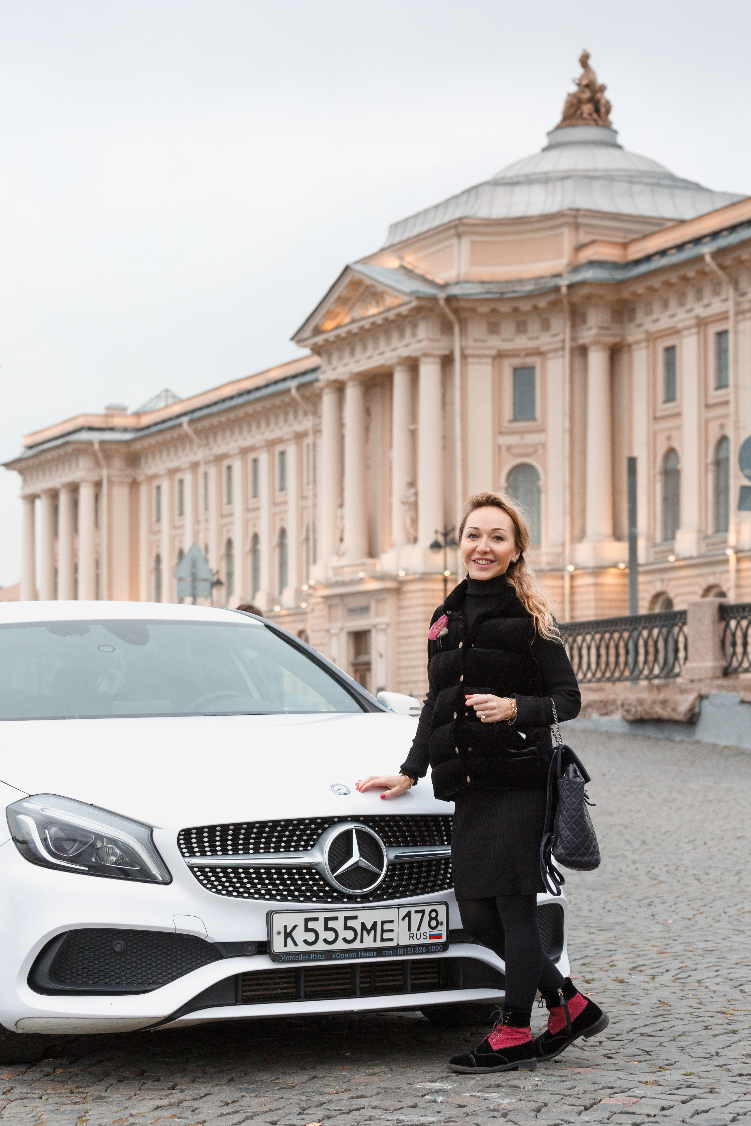 Фотосессия с авто. Фотосессия в спб. Фотограф в студии спб. Фотосессия в деловом стиле. Портретная фотосессия в Санкт-Петербурге. Частная фотосъёмка для личных целей и социальных сетей. Услуги фотографа в спб. Профессиональная фотосъёмка. Фото для блога. Портрет. Блогер. Фото для соцсетей.  Контентмейкер. СПб. Выездная фотосъёмка. Выездная фотостудия. Фотограф на корпоратив. Модельное портфолио. Фотограф для сайта знакомств. Индивидуальная фотосессия. Фотосессия для девушки в спб. Красивая фотосессия. Профессиональные фотосессии в спб недорого. Фотограф для бизнеса. Купить фотосессию в спб. Портретная фотосессия в Санкт-Петербурге,  авто, блогер, женщина, портрет, портретный фотограф, прогулка, прогулочная фотосессия, профессиональный фотограф, спб, фото для блога, фотограф Сергей Пушкин, Санкт-Петербург, художница Валерия Лошак, фото для девушек. Фотографии для соцсетей. 