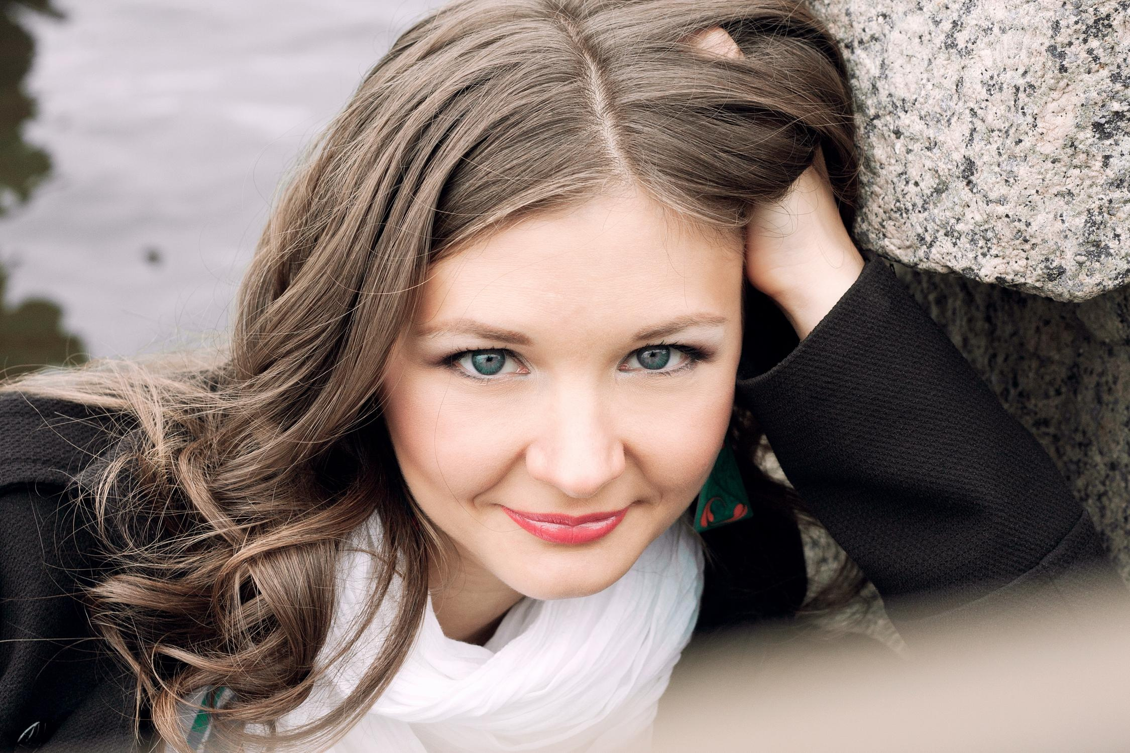 Портретная фотосессия в Санкт-Петербурге. Фотосъёмка на природе, в парке, на улице.  Профессиональный фотограф Сергей Пушкин.  Фото на память, для соцсетей и сайтов знакомств. Студийный фотограф. Частная фотосъёмка для личных целей и социальных сетей. Профессиональная фотосъёмка. Фото для блога. Портрет. Блогер. Контентмейкер. СПб. Женский портрет. Выездная фотосъёмка. Выездная фотостудия. Ню фотосессия. Фотограф для сайта знакомств. Художественная фотография. 