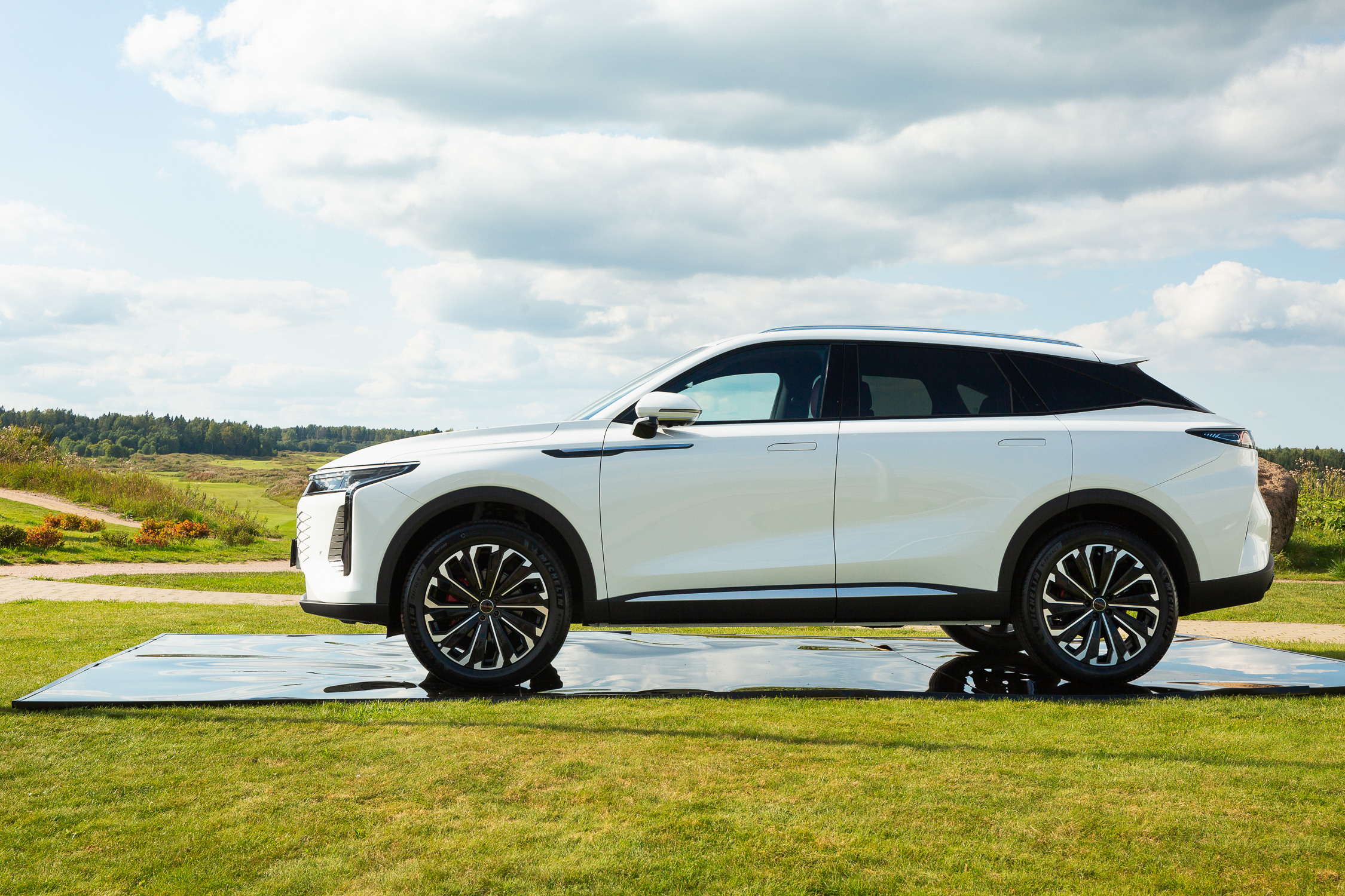 Репортажная фотосъёмка в Санкт-Петербурге. Фотограф на мероприятие: выставки, презентации, автогонки. Фото для сайта, отчётов и публикации в сми. Профессиональный фотограф Сергей Пушкин. Корпоративная фотосъёмка. Автопром. Автомобили. Гольф. Загородный отдых. Выездная фотосессия.