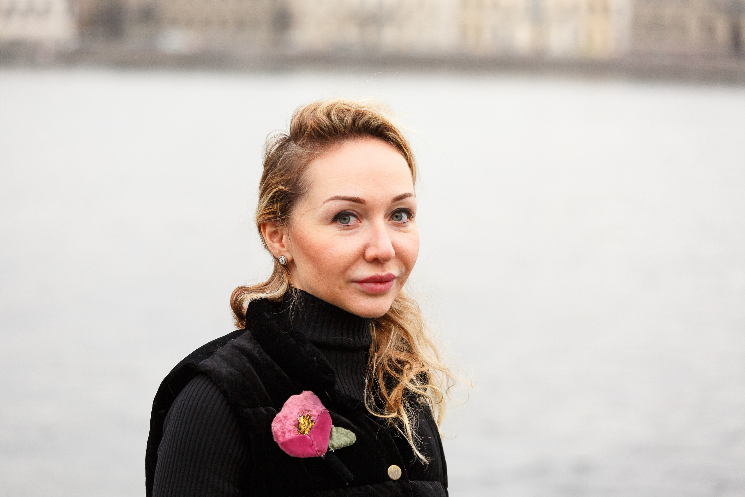 Фотосессия с авто. Фотосессия в спб. Фотограф в студии спб. Фотосессия в деловом стиле. Портретная фотосессия в Санкт-Петербурге. Частная фотосъёмка для личных целей и социальных сетей. Услуги фотографа в спб. Профессиональная фотосъёмка. Фото для блога. Портрет. Блогер. Фото для соцсетей.  Контентмейкер. СПб. Выездная фотосъёмка. Выездная фотостудия. Фотограф на корпоратив. Модельное портфолио. Фотограф для сайта знакомств. Индивидуальная фотосессия. Фотосессия для девушки в спб. Красивая фотосессия. Профессиональные фотосессии в спб недорого. Фотограф для бизнеса. Купить фотосессию в спб. Портретная фотосессия в Санкт-Петербурге,  авто, блогер, женщина, портрет, портретный фотограф, прогулка, прогулочная фотосессия, профессиональный фотограф, спб, фото для блога, фотограф Сергей Пушкин, Санкт-Петербург, художница Валерия Лошак, фото для девушек. Фотографии для соцсетей. 